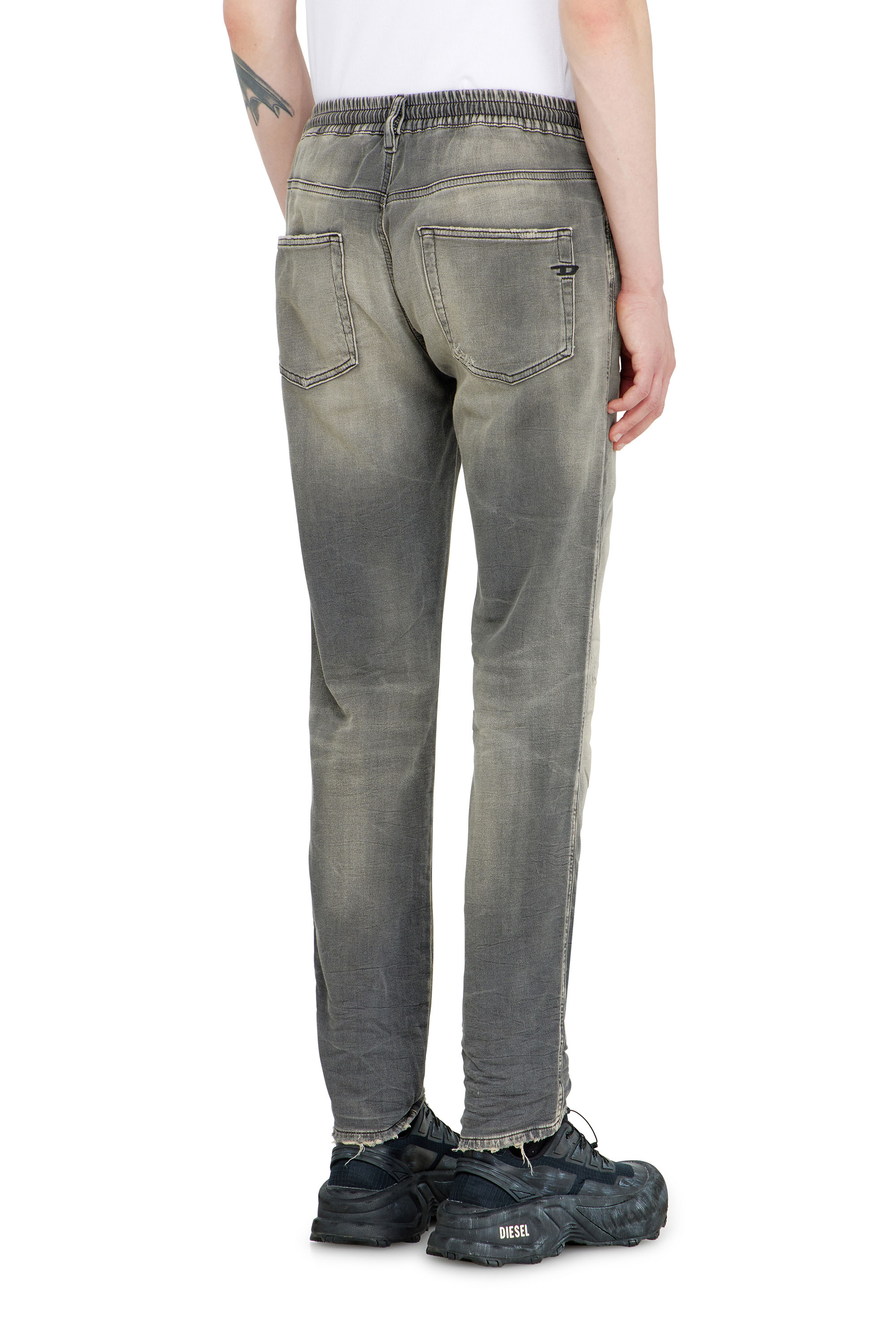 Diesel - Slim 2062 D-Strukt Joggjeans&reg; 068UH Uomo, Grigio Chiaro - Image 3
