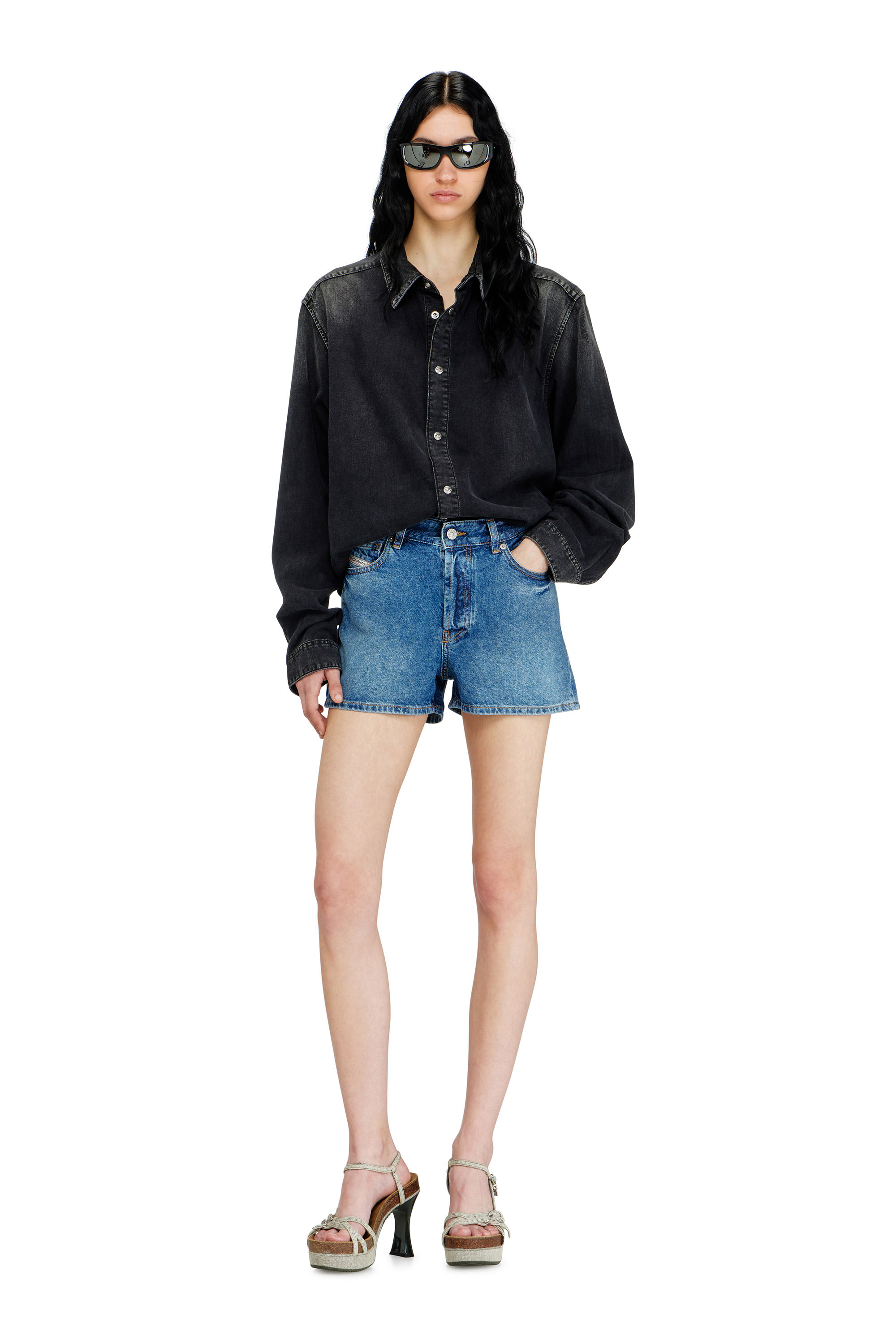 Diesel - DE-HELIOS, Shorts in denim effetto vissuto Donna in Blu - 2