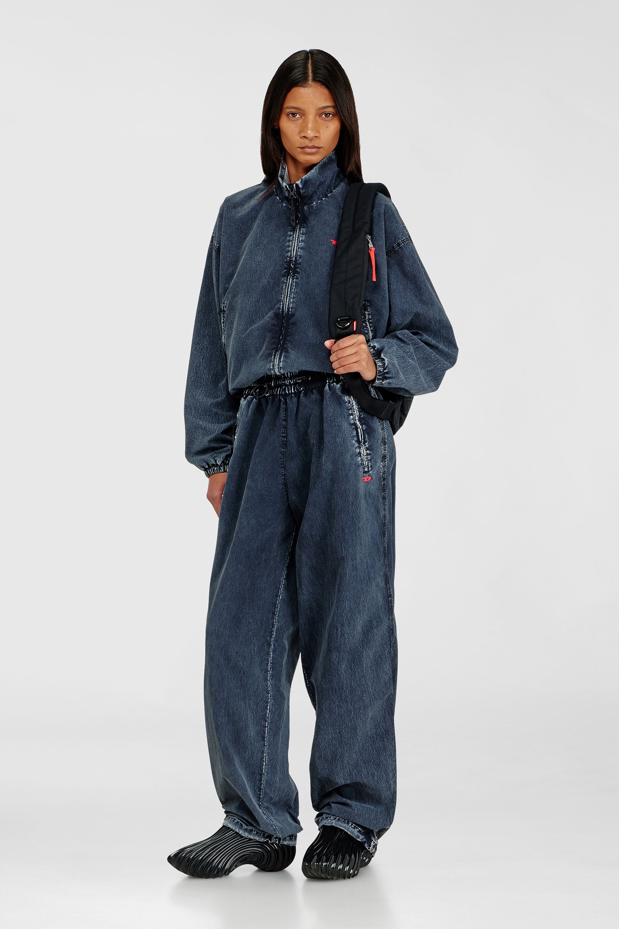 Diesel - P-APYRI, Pantaloni acid-wash in nylon taslan Donna in Blu - 1