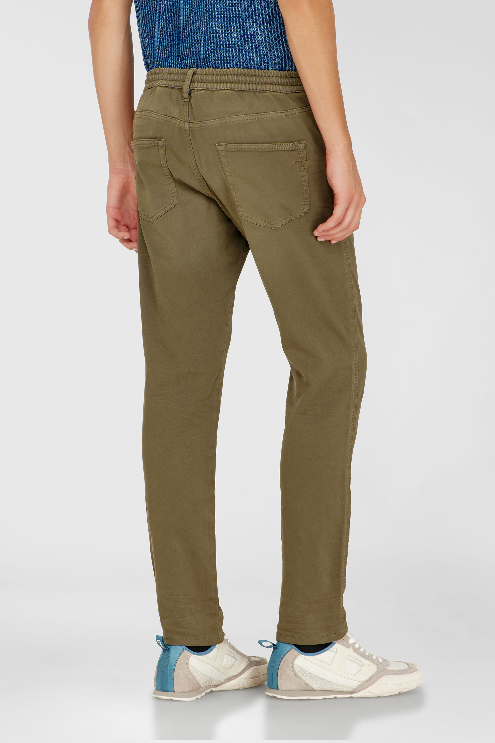 Diesel - Slim 2062 D-Strukt Joggjeans&reg; 0670M Uomo, Verde - Image 3