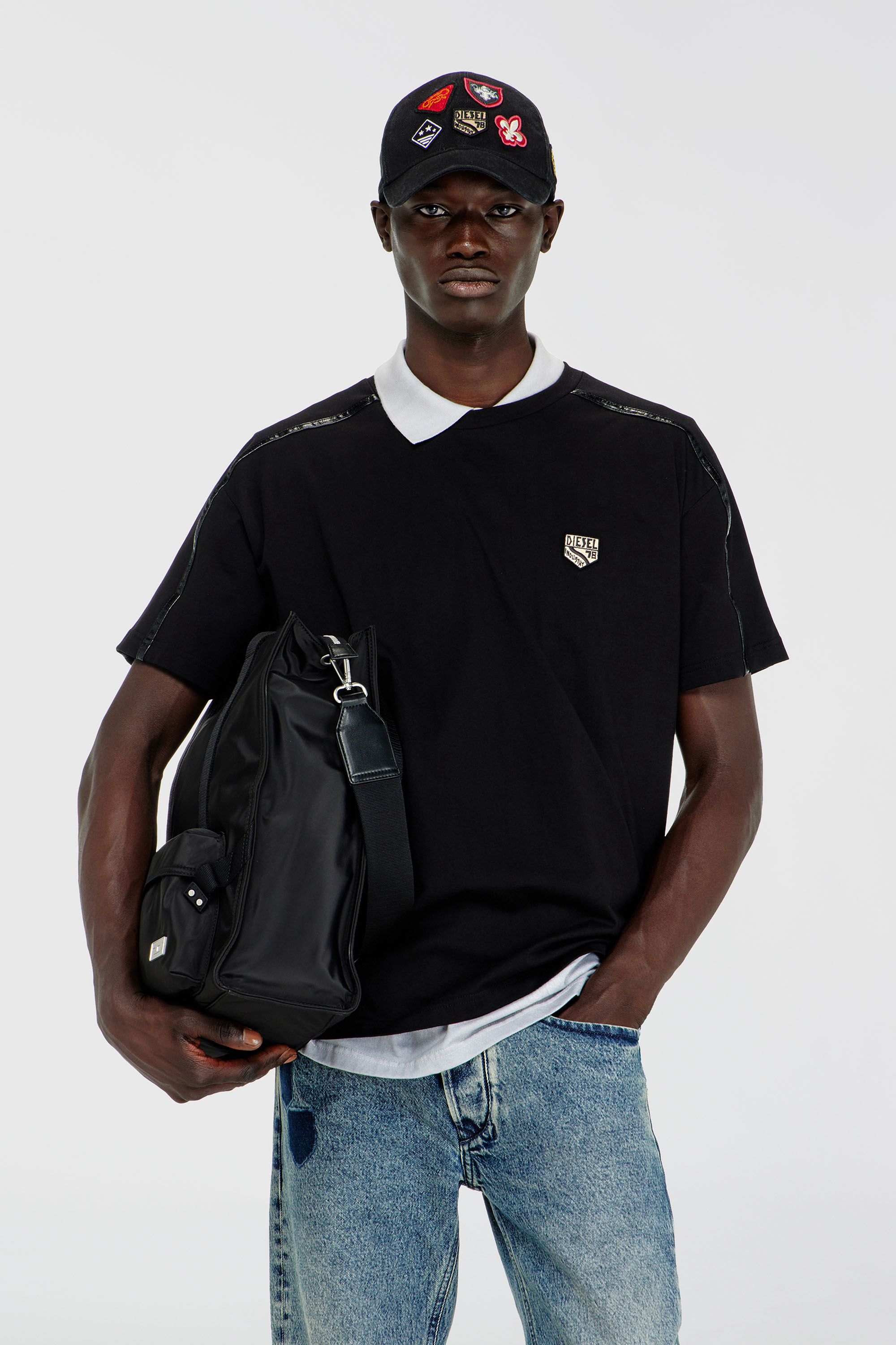 Diesel - T-NORM-FL, T-shirt con profili a contrasto e patch logo Uomo in Nero - 1