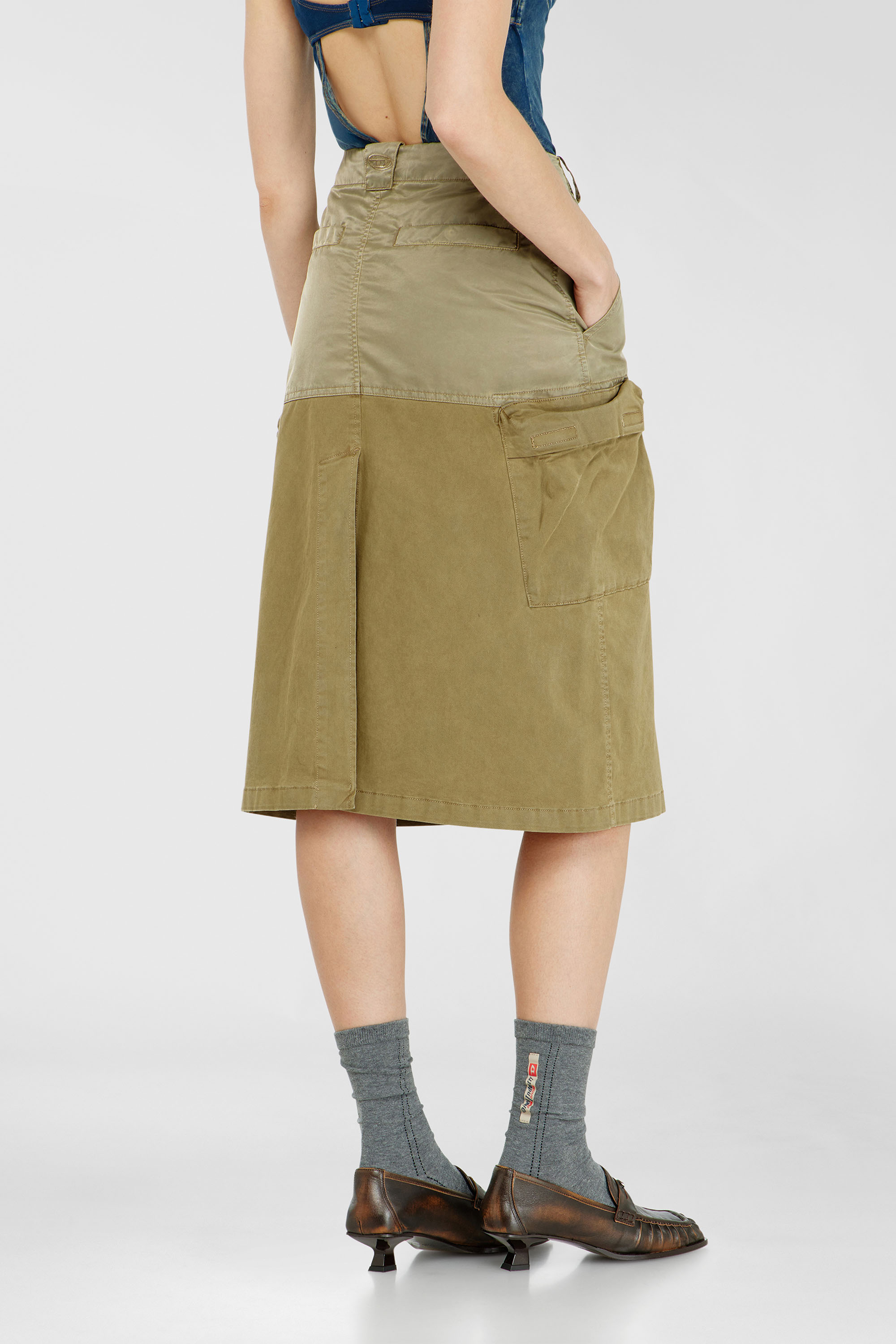 Diesel - O-DELE, Gonna midi cargo in cotone e nylon Donna in Verde - 4