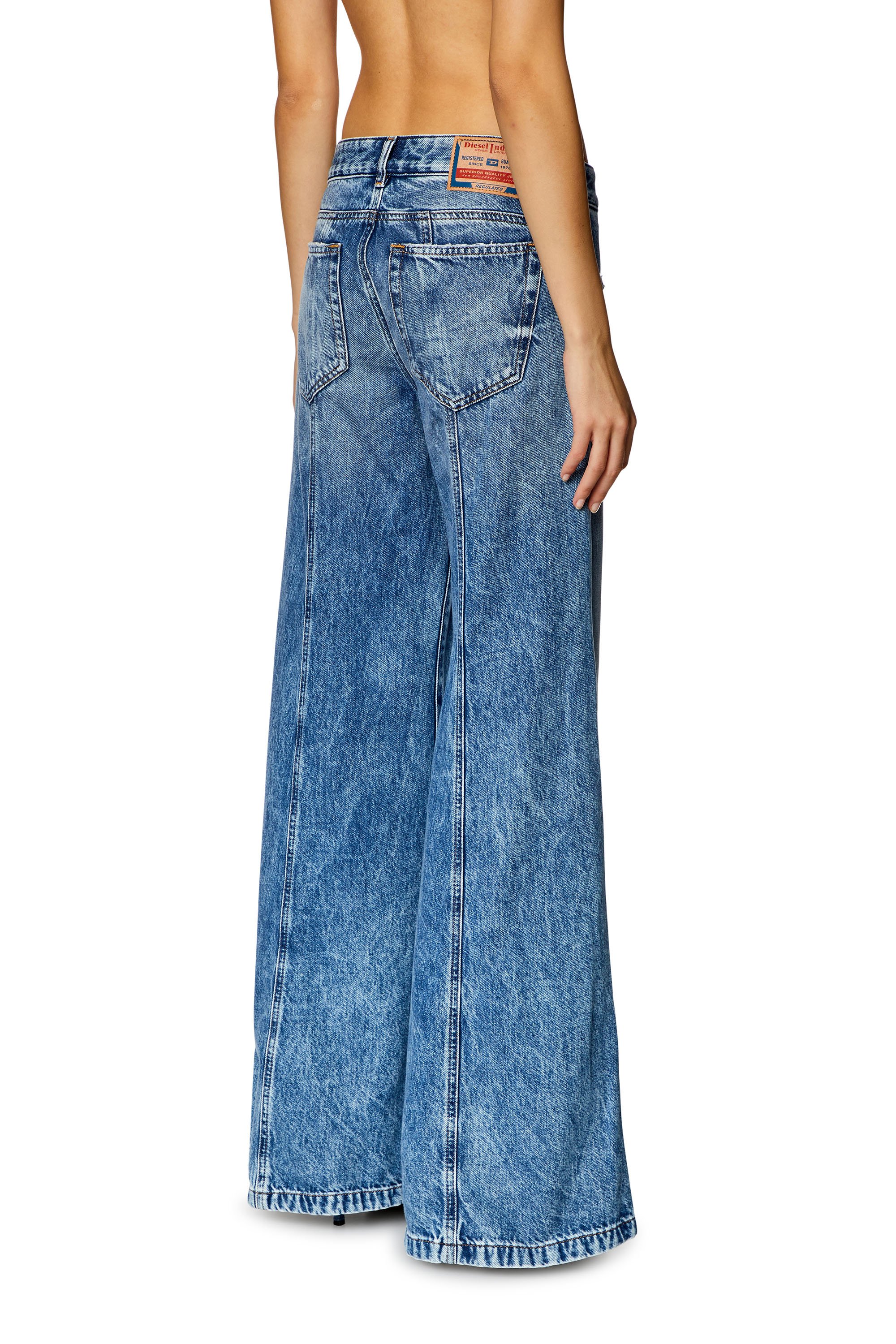 Diesel - Bootcut and Flare Jeans D-Akii 09H95, Blu medio - Image 2