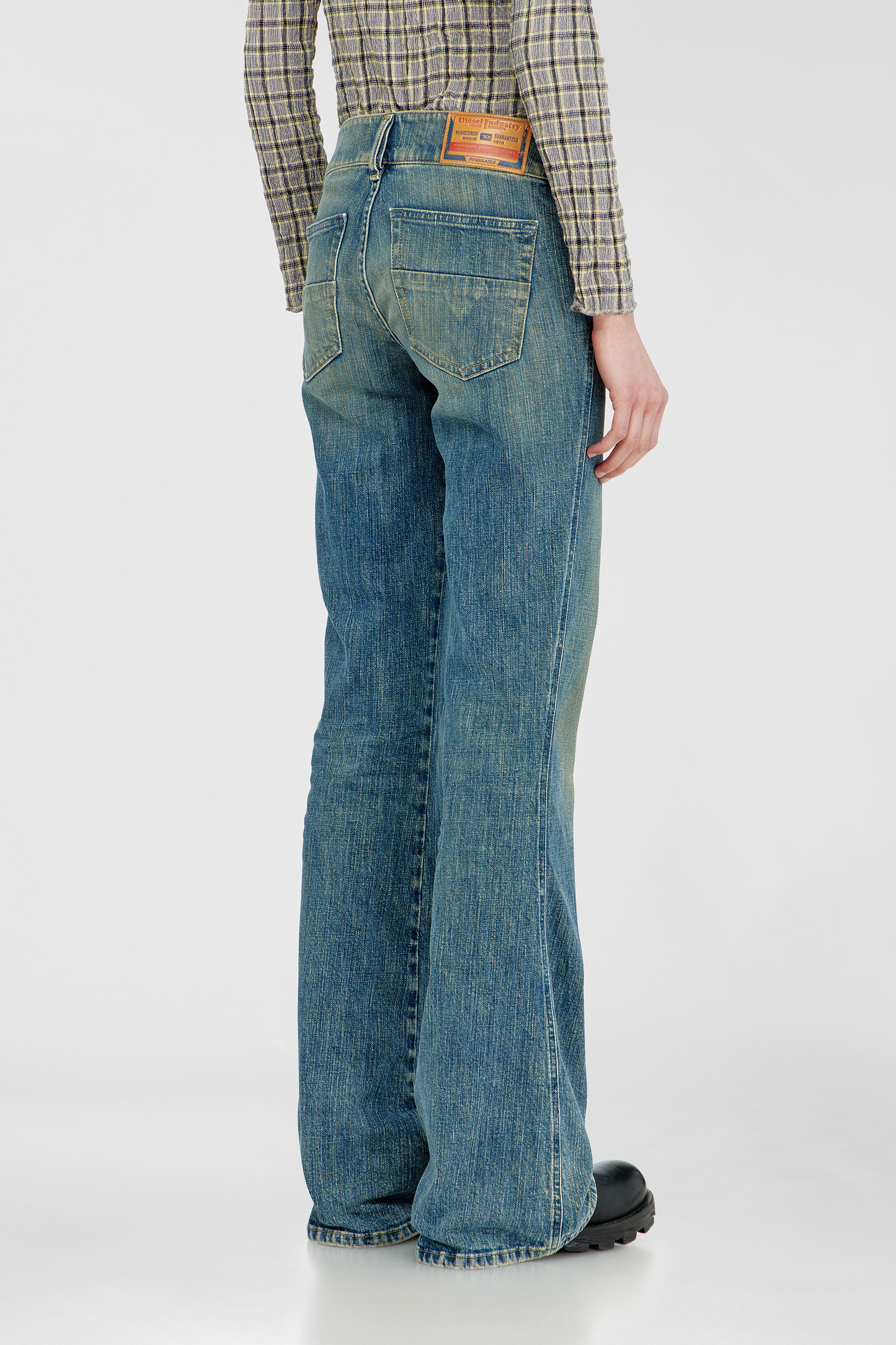Diesel - Bootcut Jeans D-Hush 007EJ Donna, Blu medio - Image 5