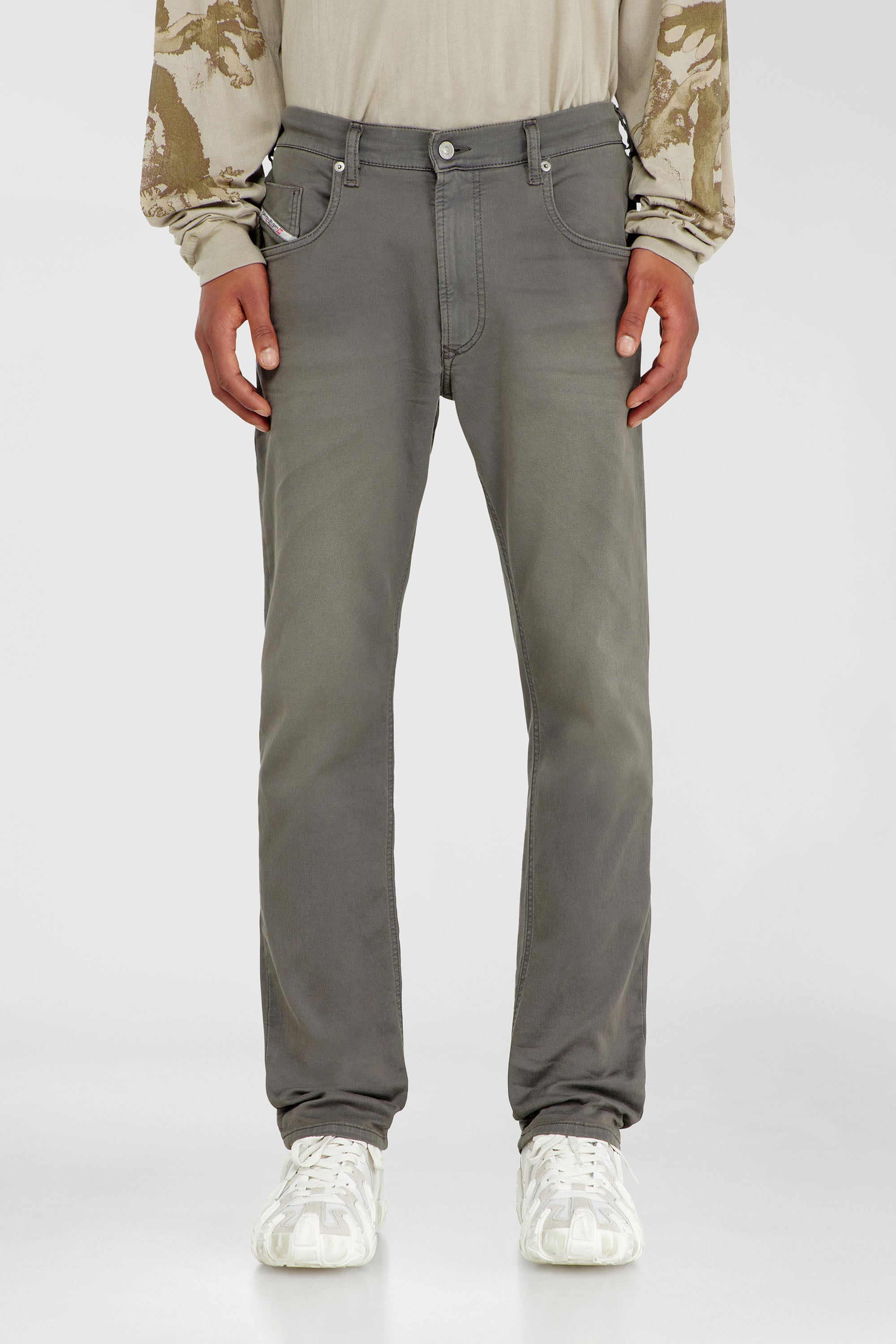 Diesel - Regular 2032 D-Krooley-BW Joggjeans&reg; 0670M Uomo, Grigio - Image 2