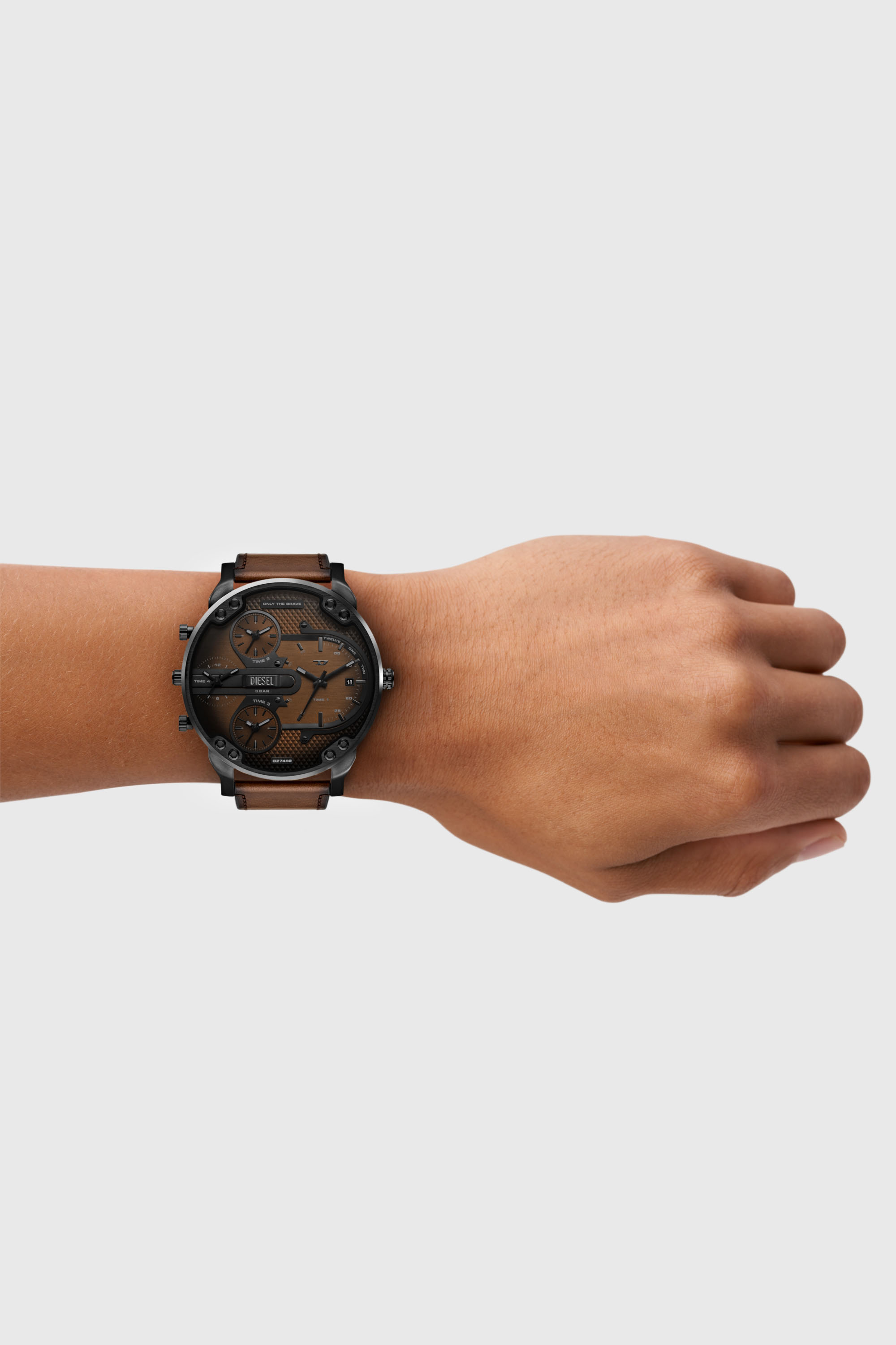 Diesel - DZ7492 WATCH, Orologio Mega Chief Slim in pelle marrone Uomo in Marrone - 4