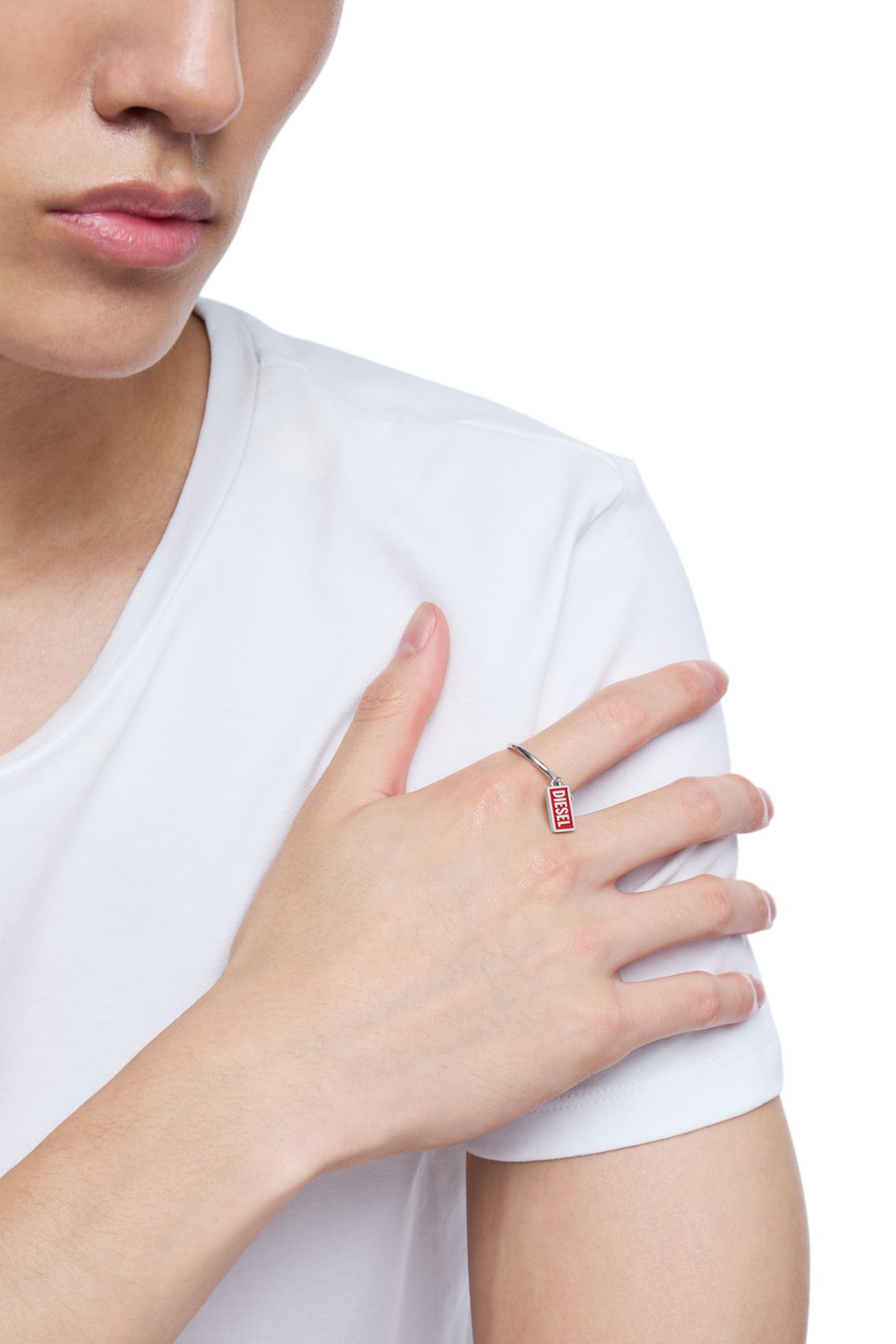 Diesel - DX1618931 JEWELLERY, Anello con charm con logo in acciaio Unisex in Rosso - 5