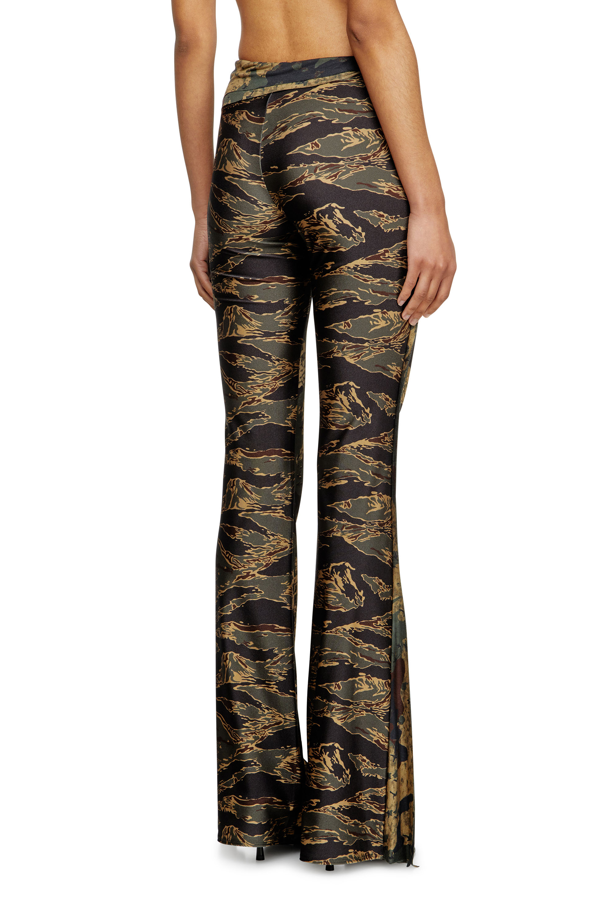 Diesel - P-AFFAL, Pantaloni a zampa con stampe camouflage Donna in ToBeDefined - 4