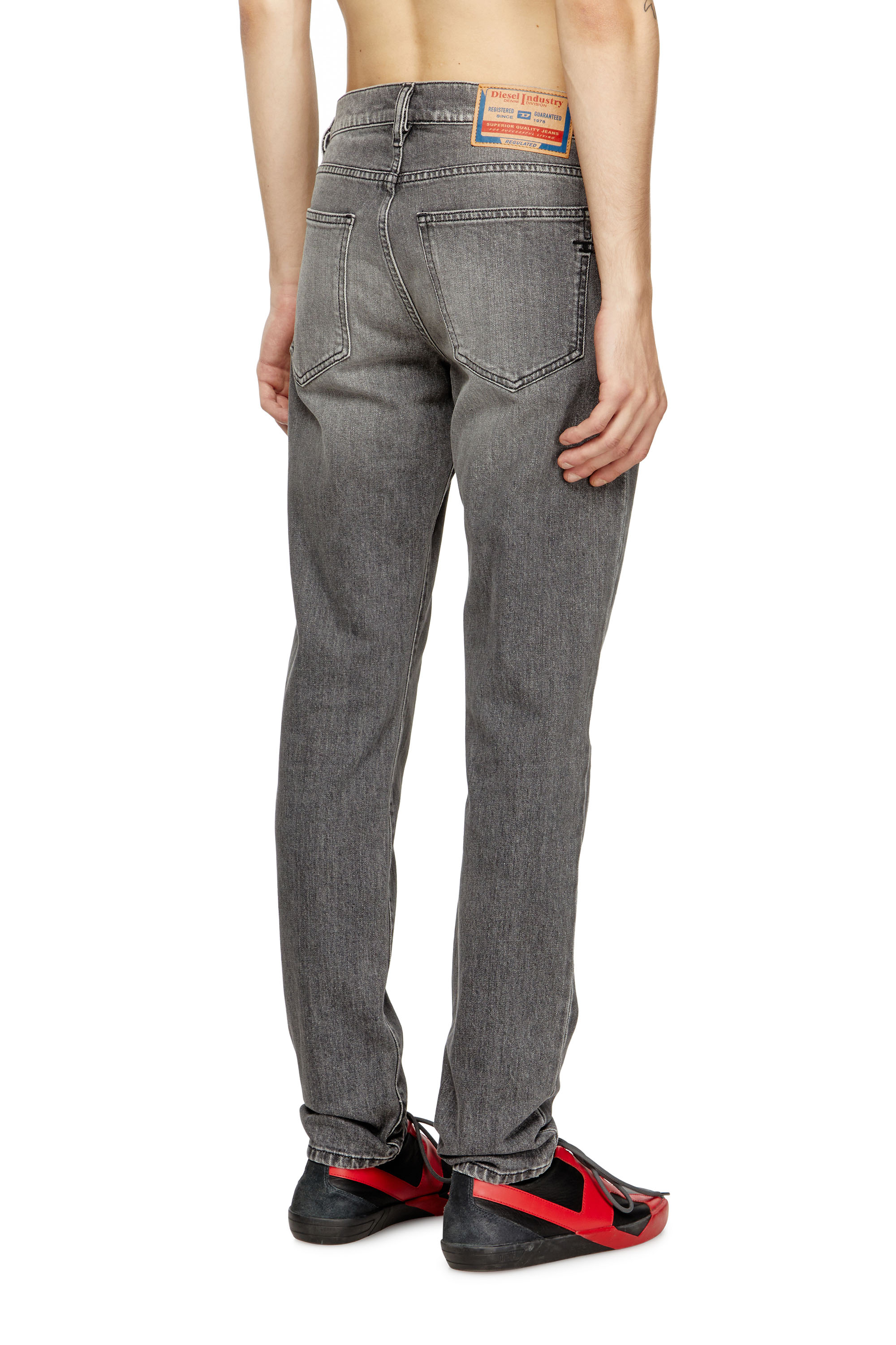 Diesel - Slim Jeans 2019 D-Strukt 09M30 Uomo, Grigio - Image 4