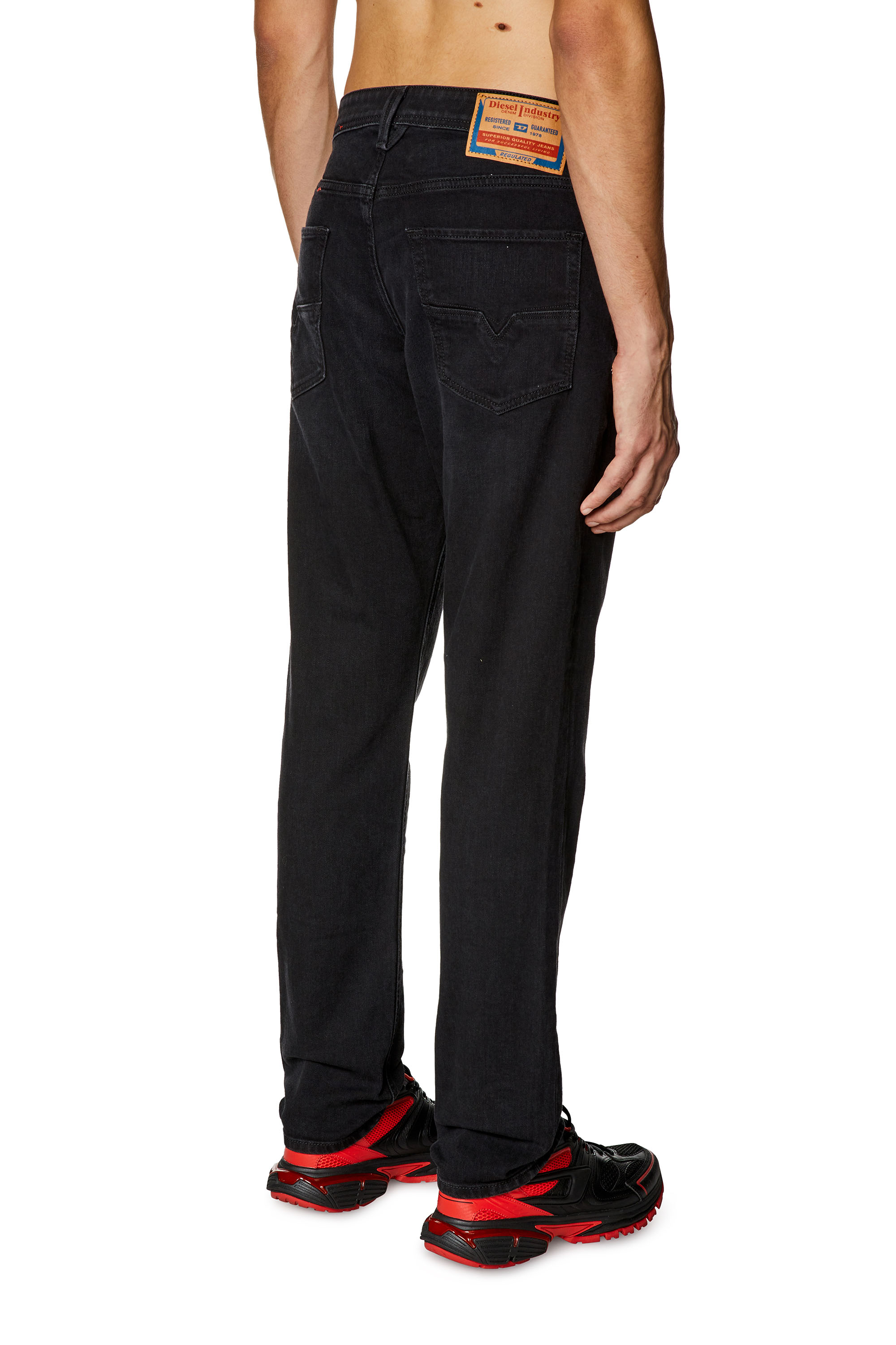 Diesel - Regular Jeans 1986 Larkee-Beex 09D48 Uomo, Nero/Grigio scuro - Image 4