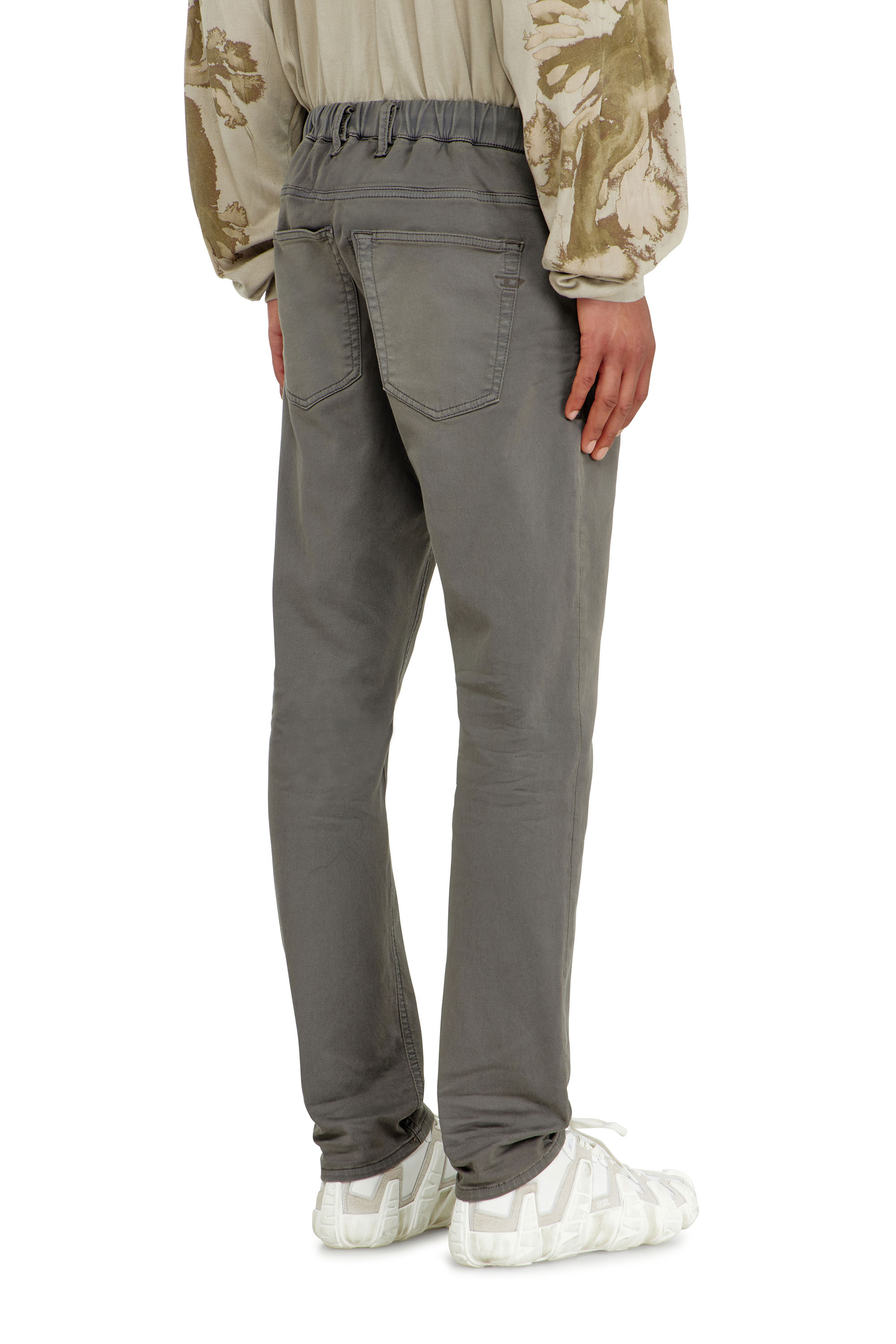 Diesel - Regular 2032 D-Krooley-BW Joggjeans&reg; 0670M Uomo, Grigio - Image 3