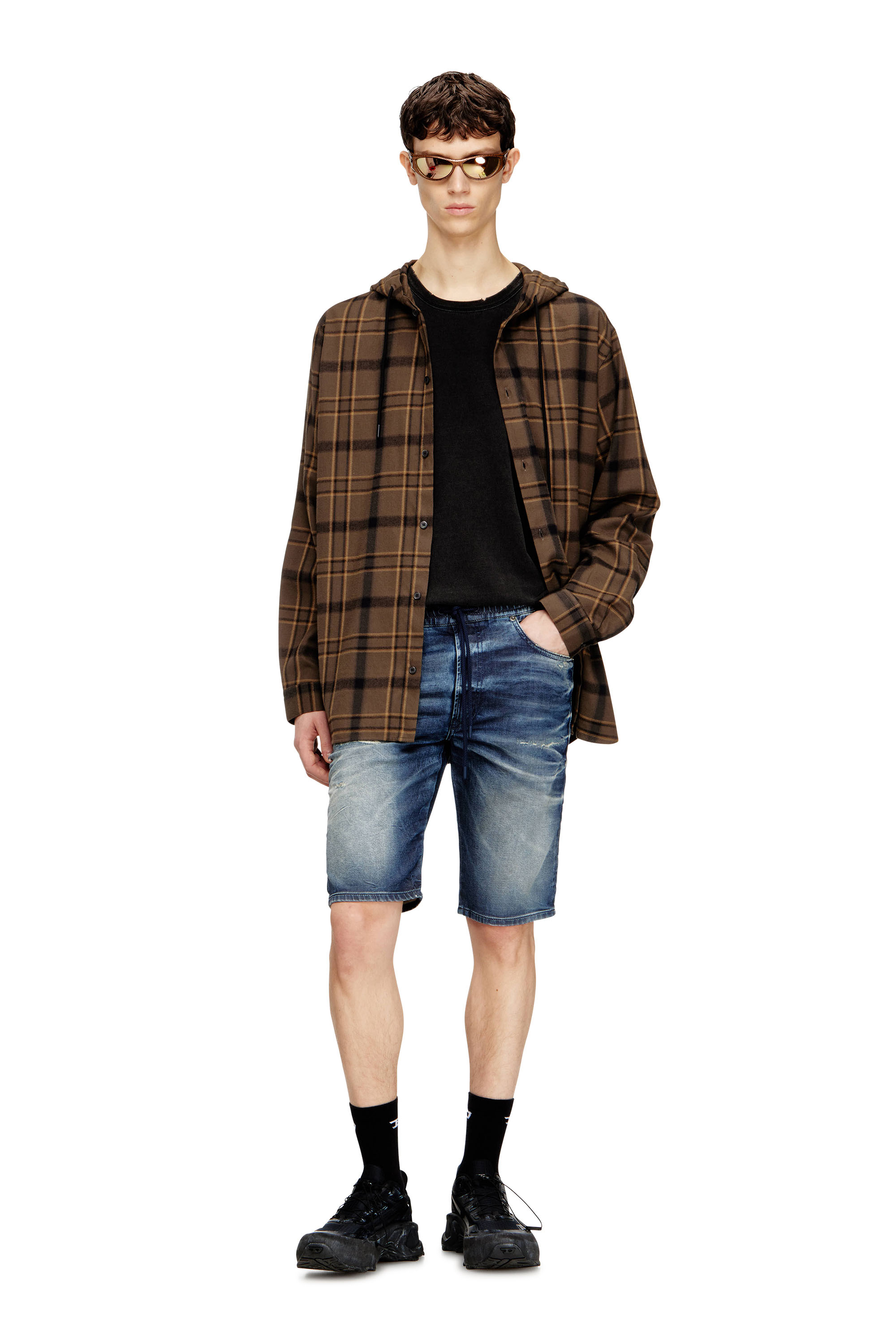 Diesel - 2033 D-KROOLEY-SHORT JOGG, Shorts slim fit in JoggJeans trattato Uomo in Blu - 1