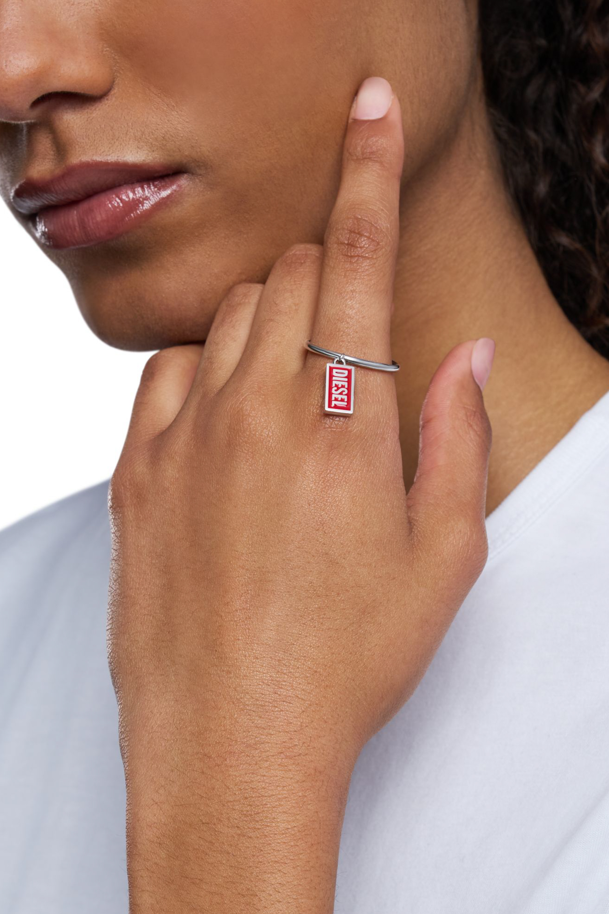 Diesel - DX1618931 JEWELLERY, Anello con charm con logo in acciaio Unisex in Rosso - 3