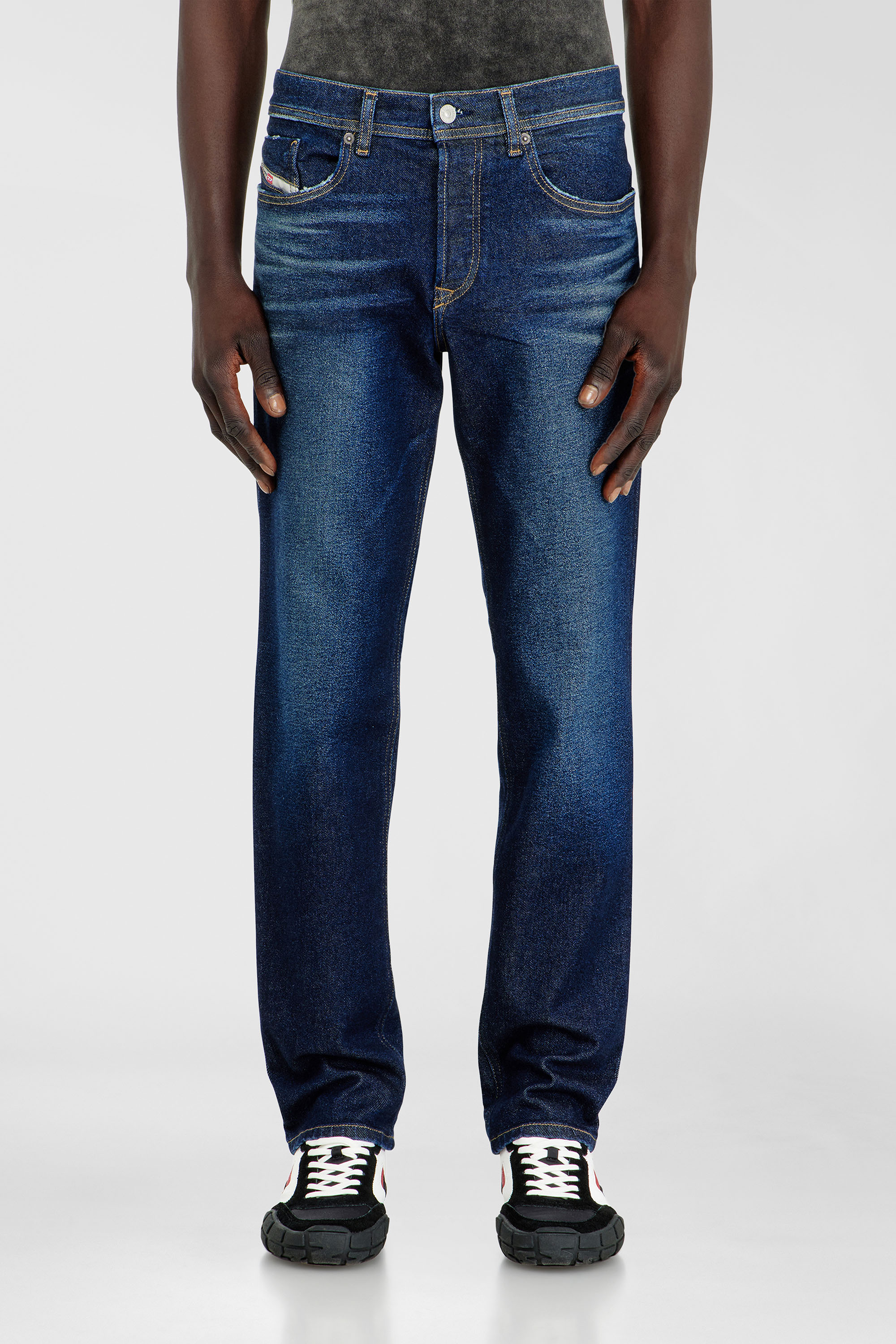 Diesel - Regular Jeans 2023 D-Finitive 0KBBV Uomo, Blu Scuro - Image 1