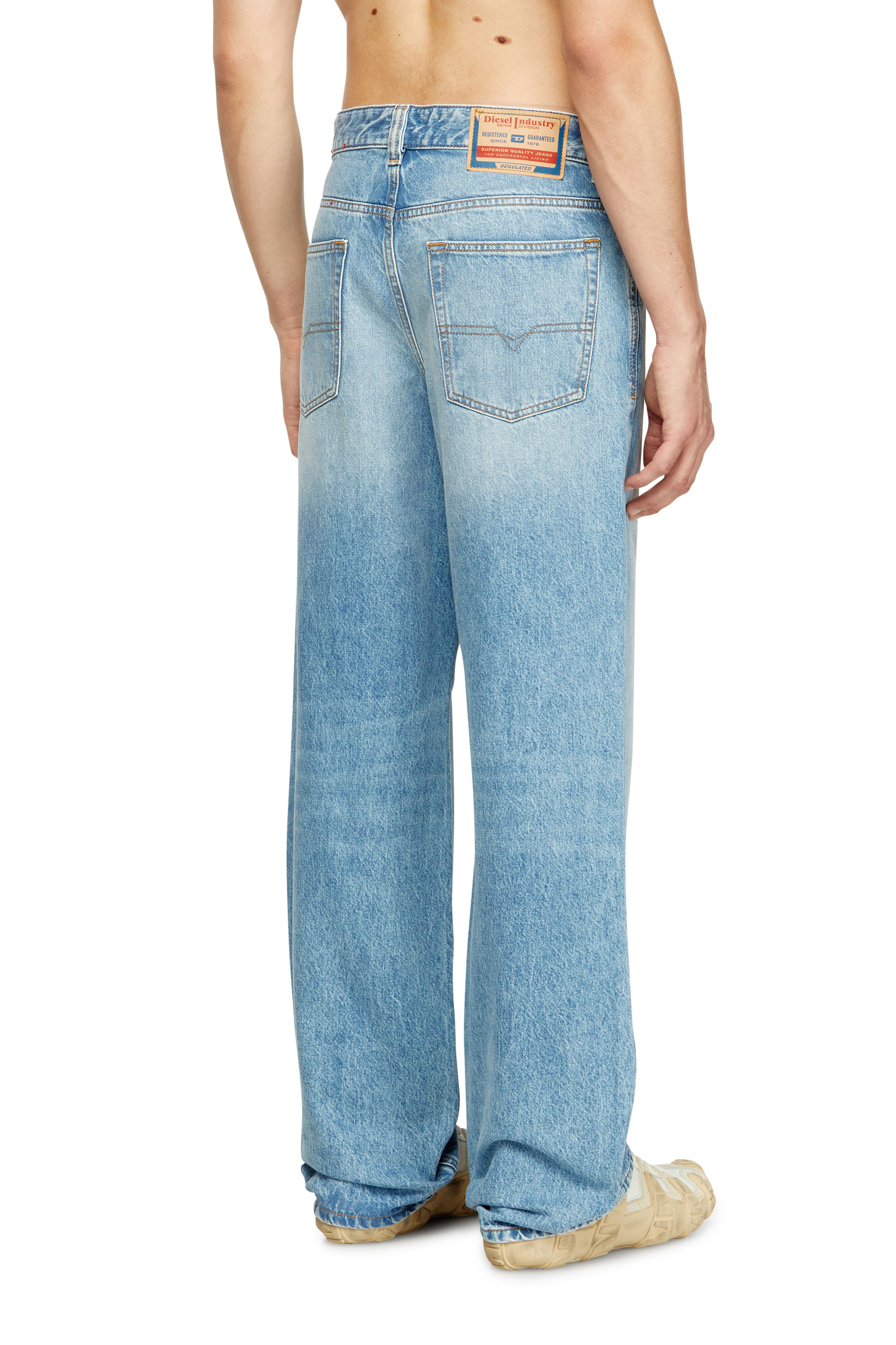 Diesel - Relaxed Jeans 2001 D-Macro 09I29 Uomo, Blu Chiaro - Image 4