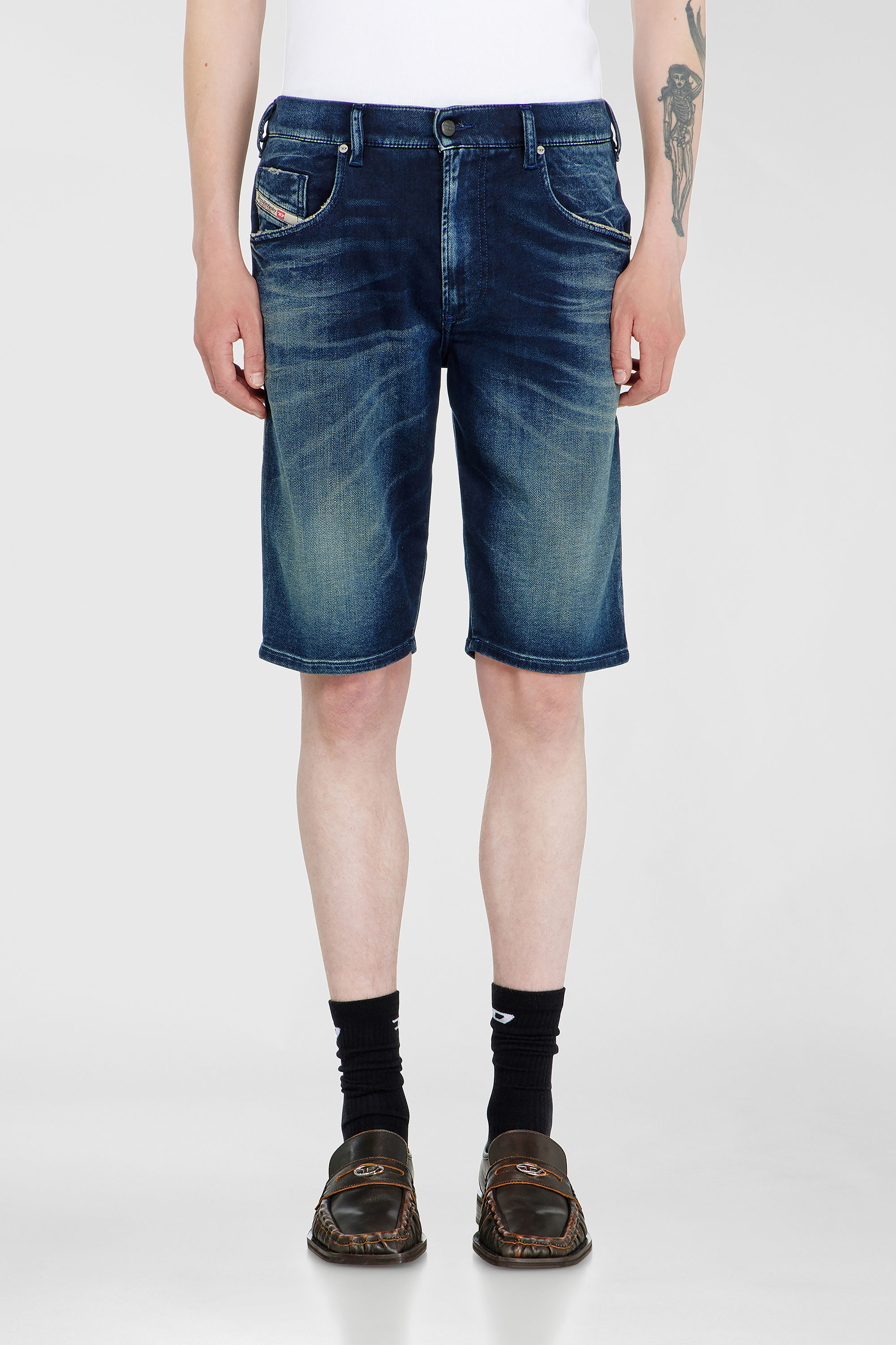 Diesel - 2033 D-KROOLEY-SHORT-BW JOGG, Chino shorts in JoggJeans sfumato Uomo in Blu - 3