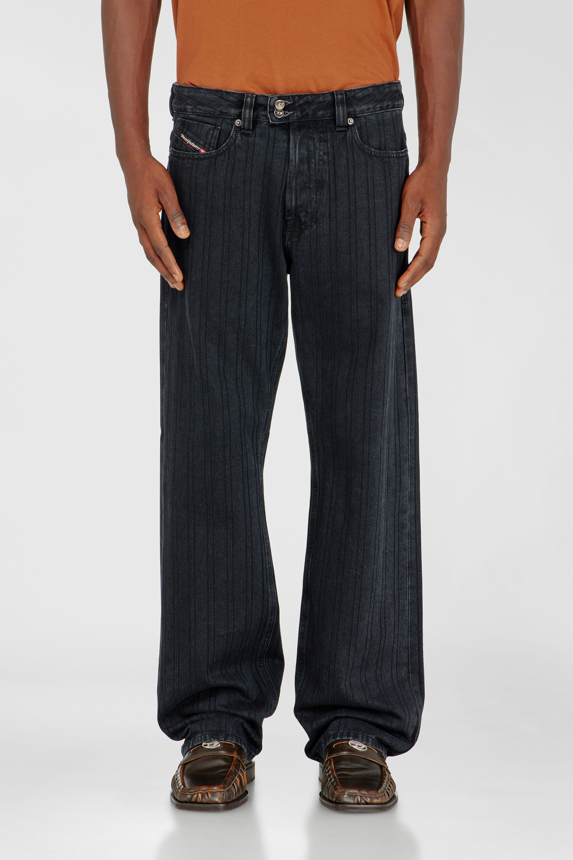 Diesel - Relaxed Jeans 1980 D-Eeper 09Q12 Uomo, Nero/Grigio scuro - Image 1