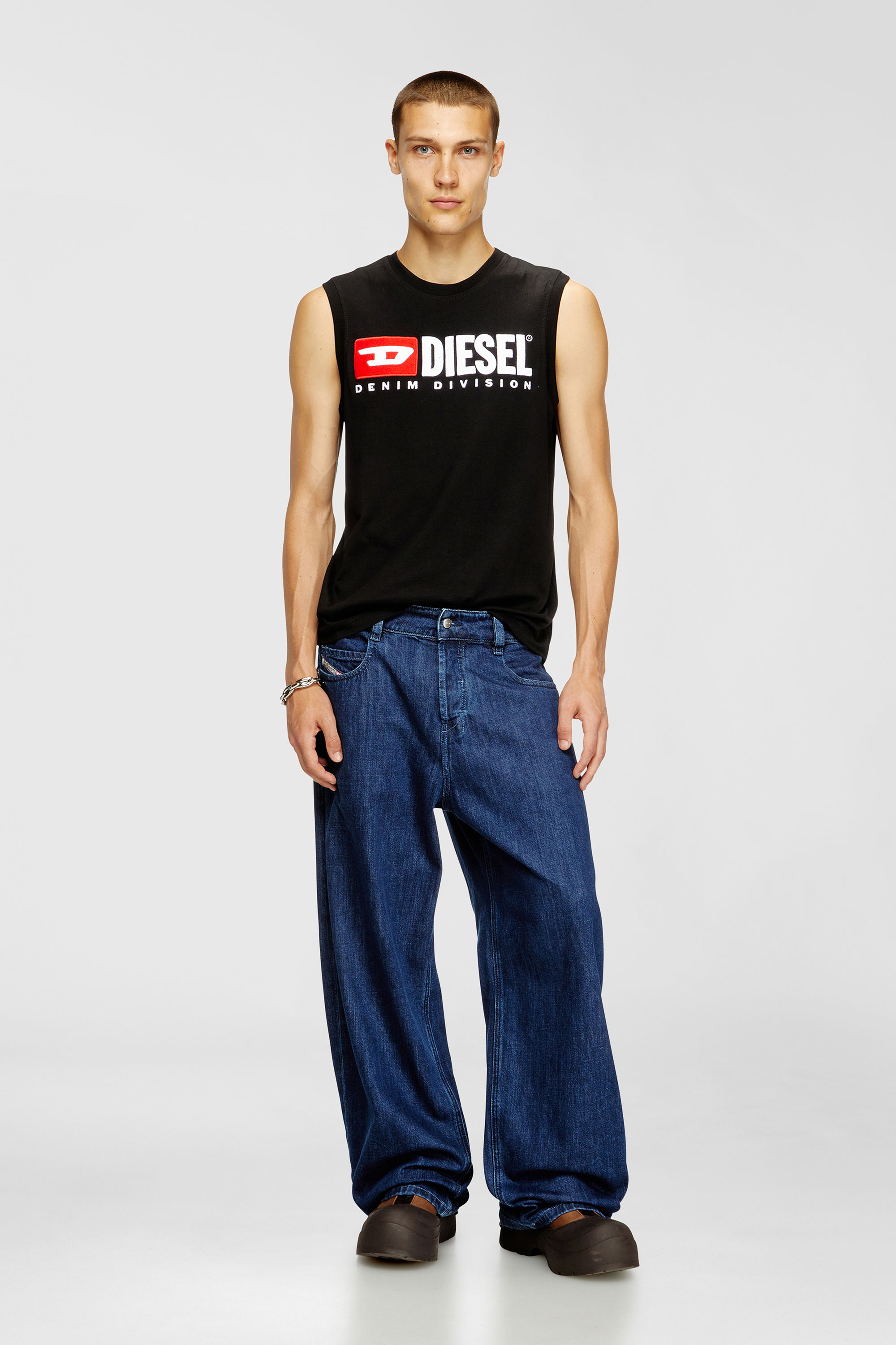 Diesel - T-ISCO-DIV, Canotta con stampa logo sul petto Uomo in Nero - 1