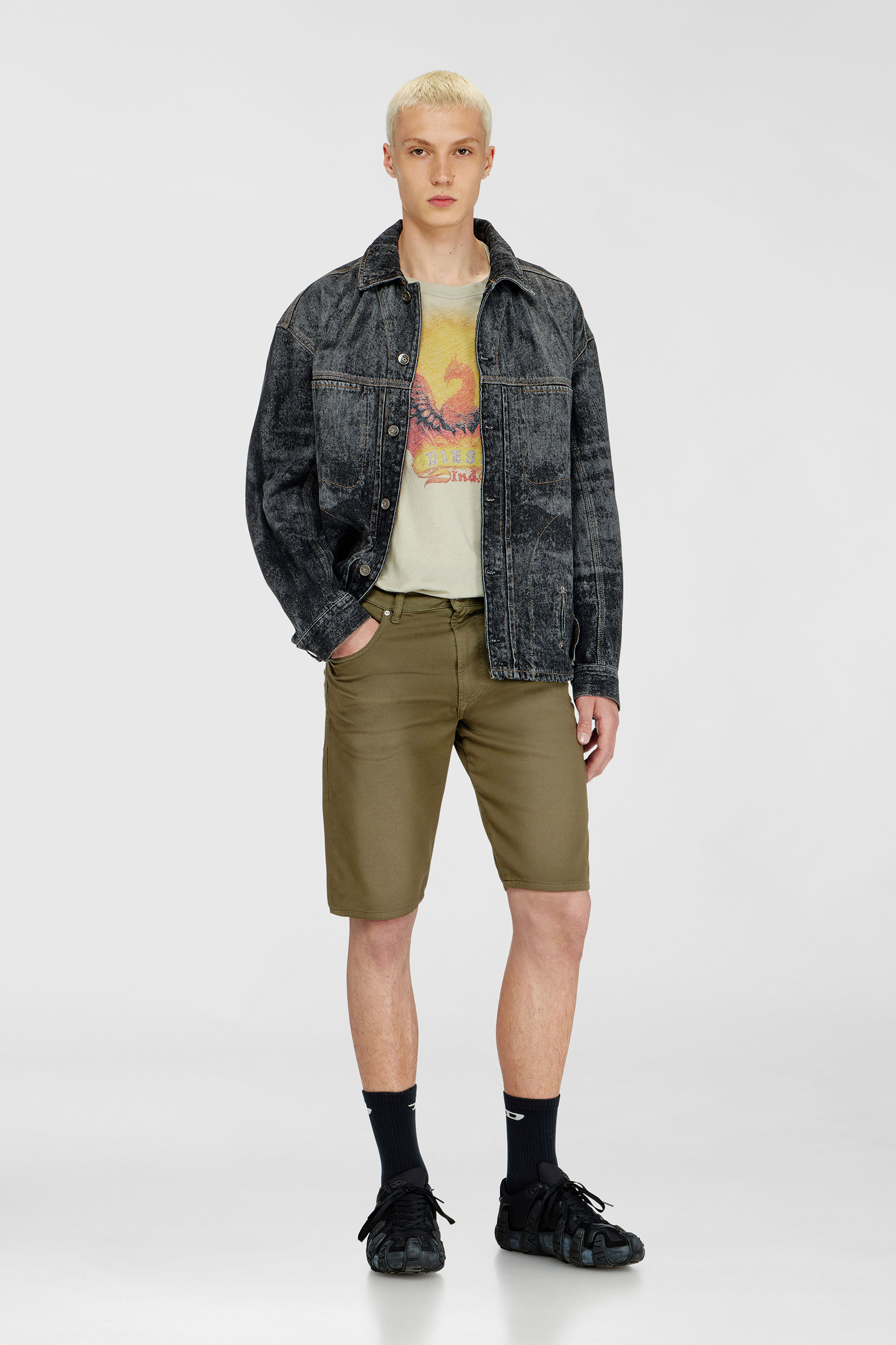 Diesel - 2033 D-KROOLEY-SHORT-BW JOGG, Pantaloni corti slim in denim colorato Uomo in Verde - 1