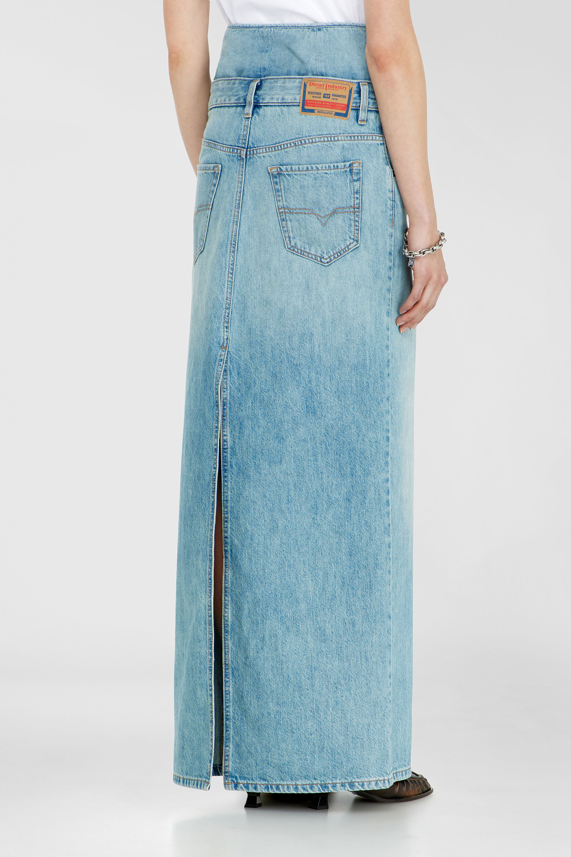 Diesel - DE-SPIVEY, Gonna maxi in denim con effetto jean‑illusion e spacchi Donna in Blu - 4