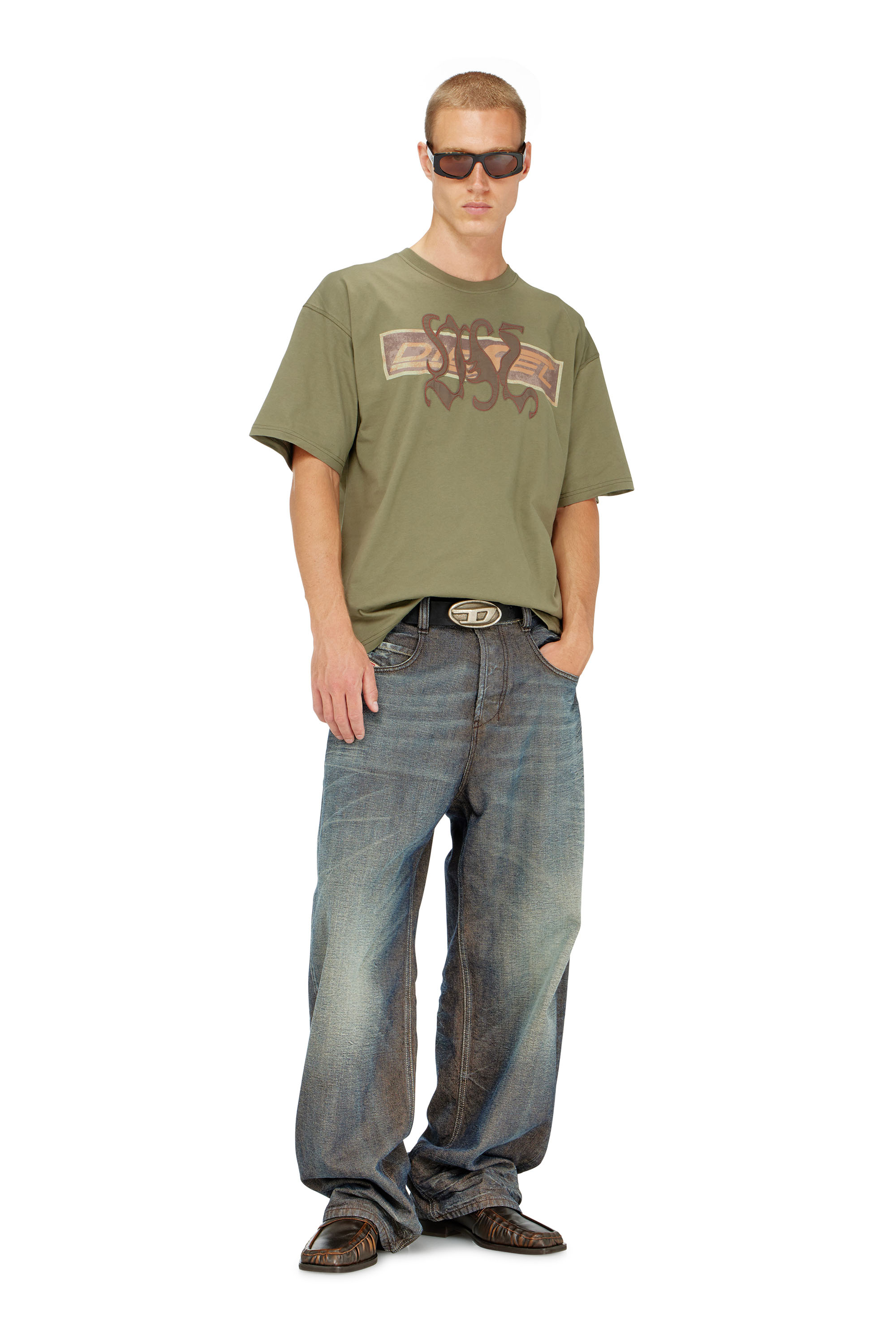 Diesel - T-BOXT-AA17, T-shirt con stampa grafica e patch Uomo in Verde - 2
