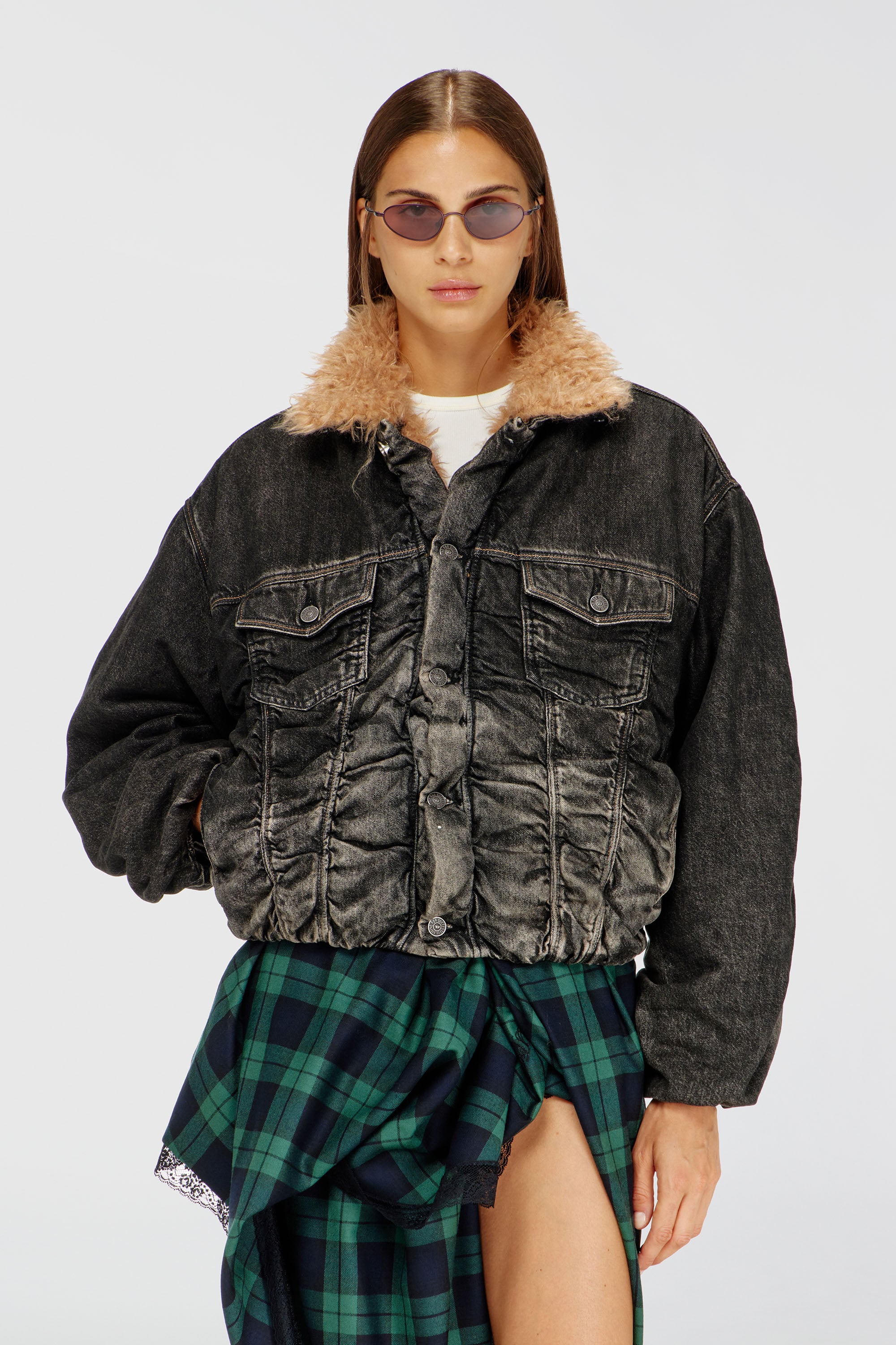 Diesel - D-CURLY-FSJ, Giacca trucker foderata in teddy in denim effetto dirty Unisex in Nero - 1