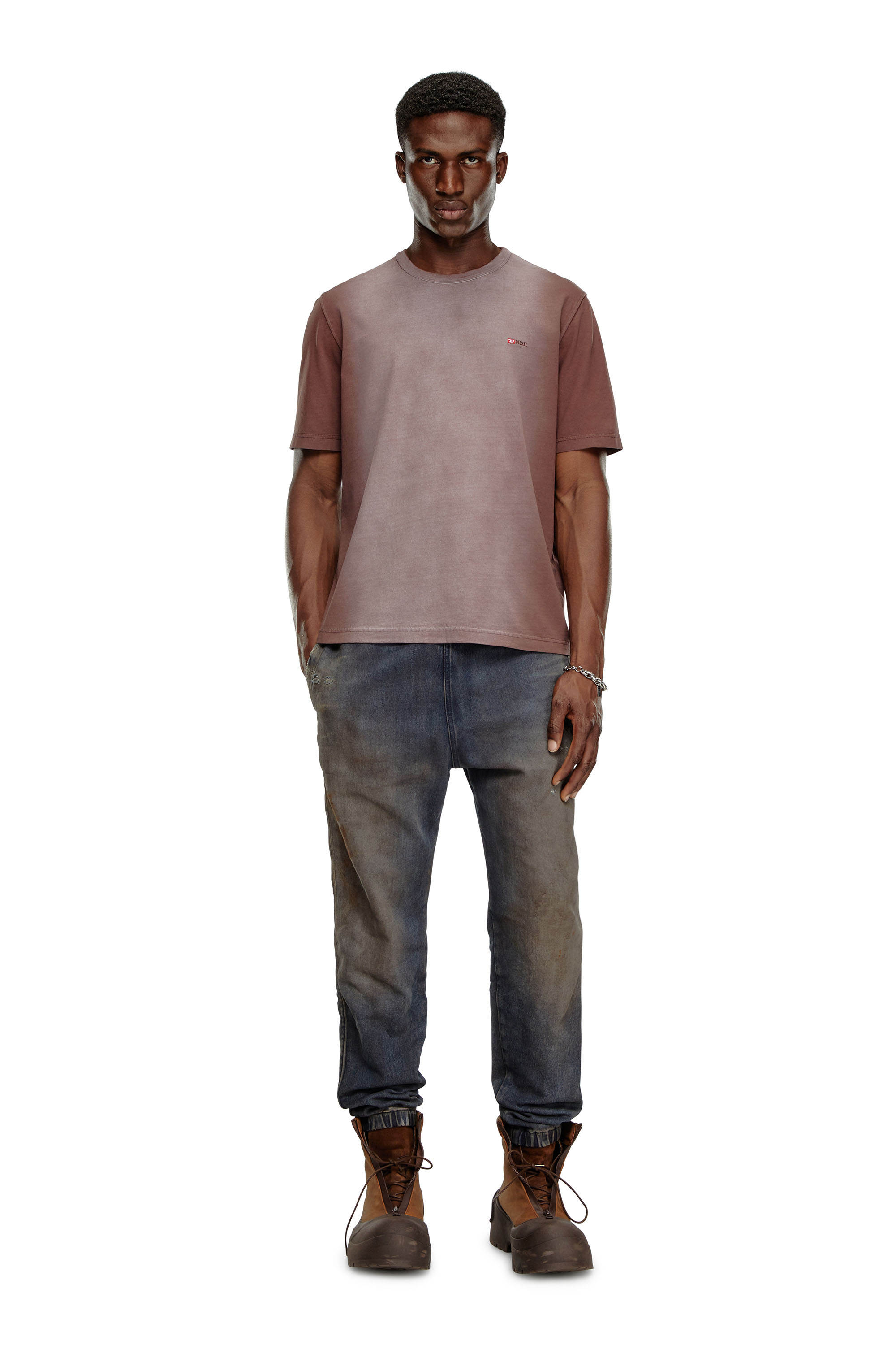 Diesel - T-ADJUST-Q2, Uomo T-shirt in jersey di cotone effetto spray in Marrone - Image 2