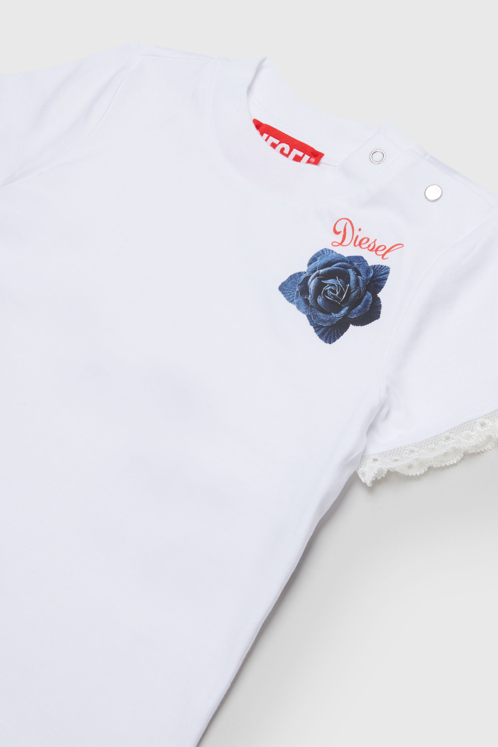 Diesel - TROSEZB, T-shirt con inserti in pizzo e stampa rosa Donna in Bianco - 3