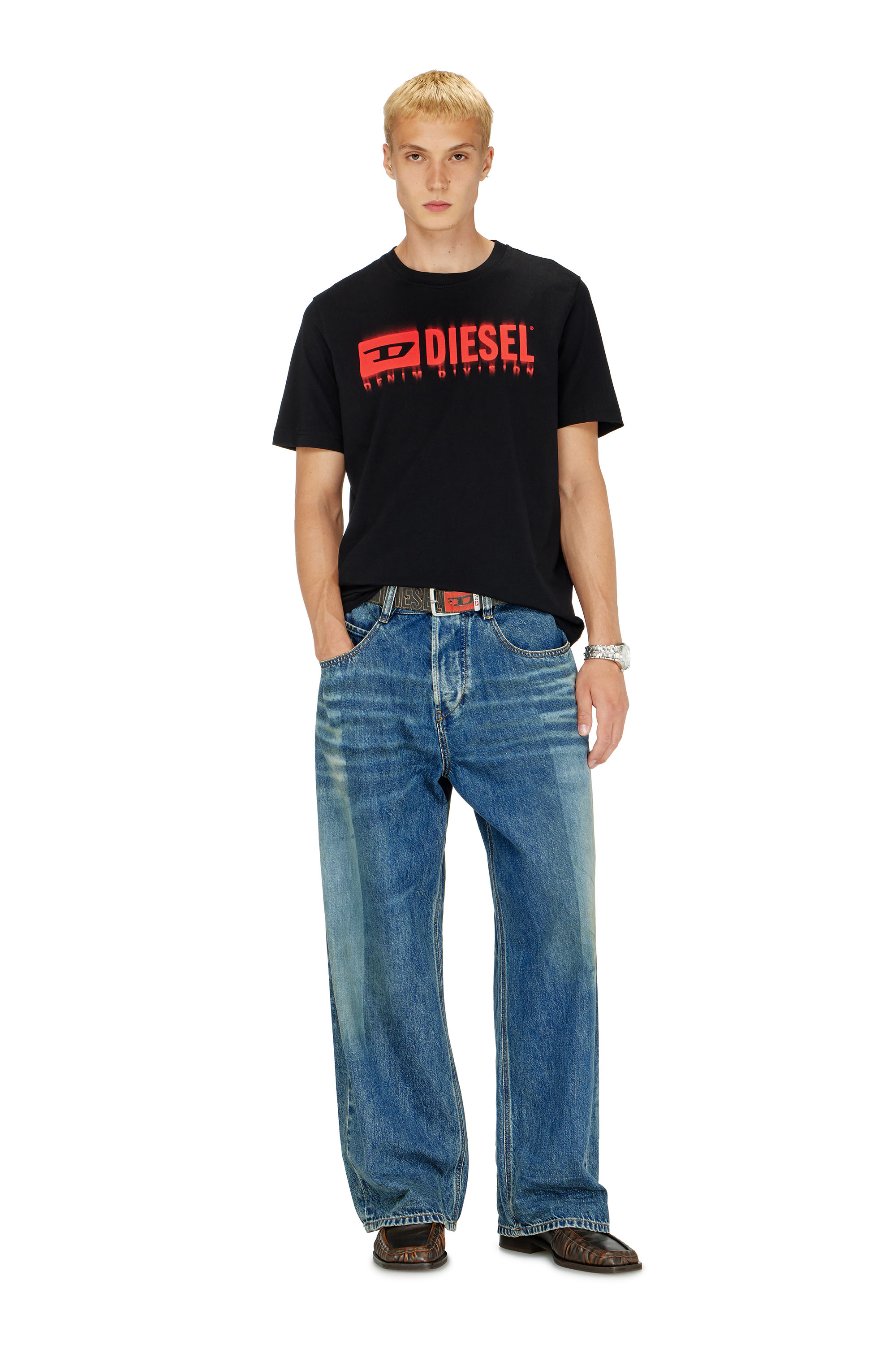Diesel - T-ADJUST-Q7, T-shirt con logo Diesel sfumato Uomo in Nero - 1