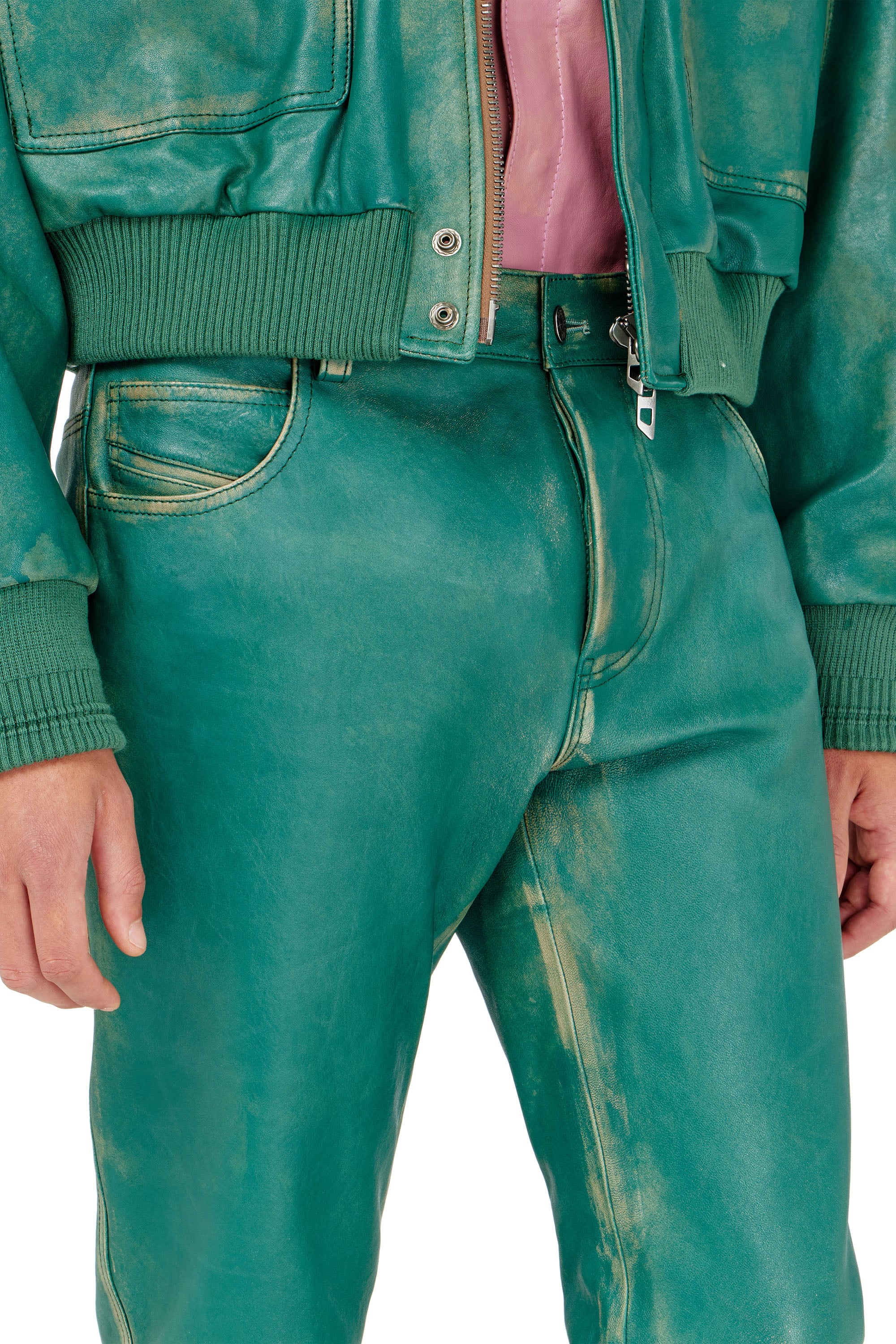 Diesel - P-OCKET, Pantaloni in pelle lavorata Uomo in Verde - 4