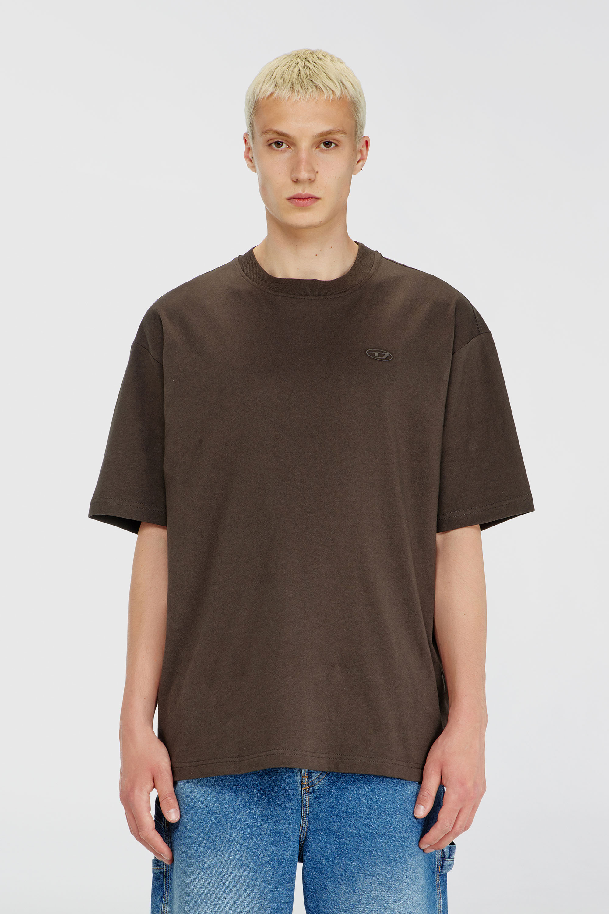 Diesel - T-BOGGY-MEGOVAL-D, T-shirt con maxi-ricamo oval D Uomo in Marrone - 1