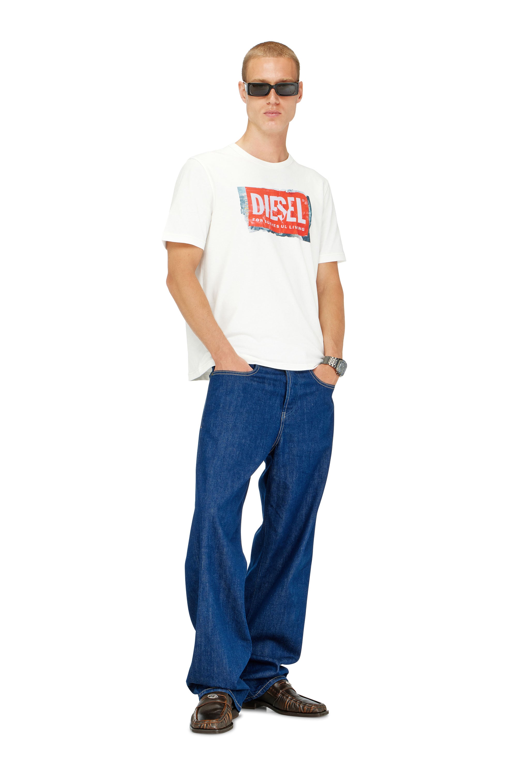 Diesel - T-ADJUST-Q6, T-shirt con logo effetto stropicciato Uomo in Bianco - 2