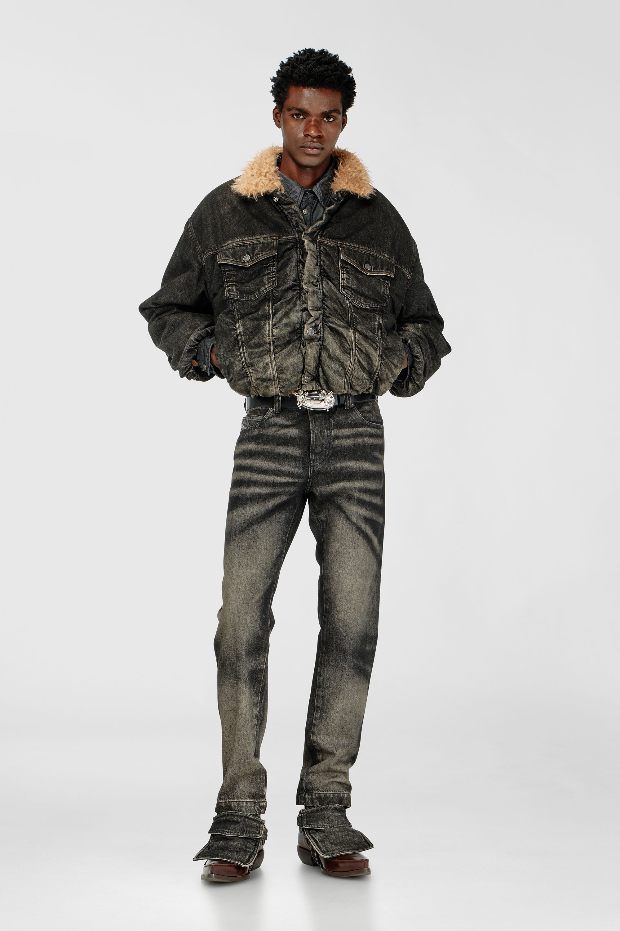 Diesel - D-CURLY-FSJ, Giacca trucker foderata in teddy in denim effetto dirty Unisex in Nero - 2