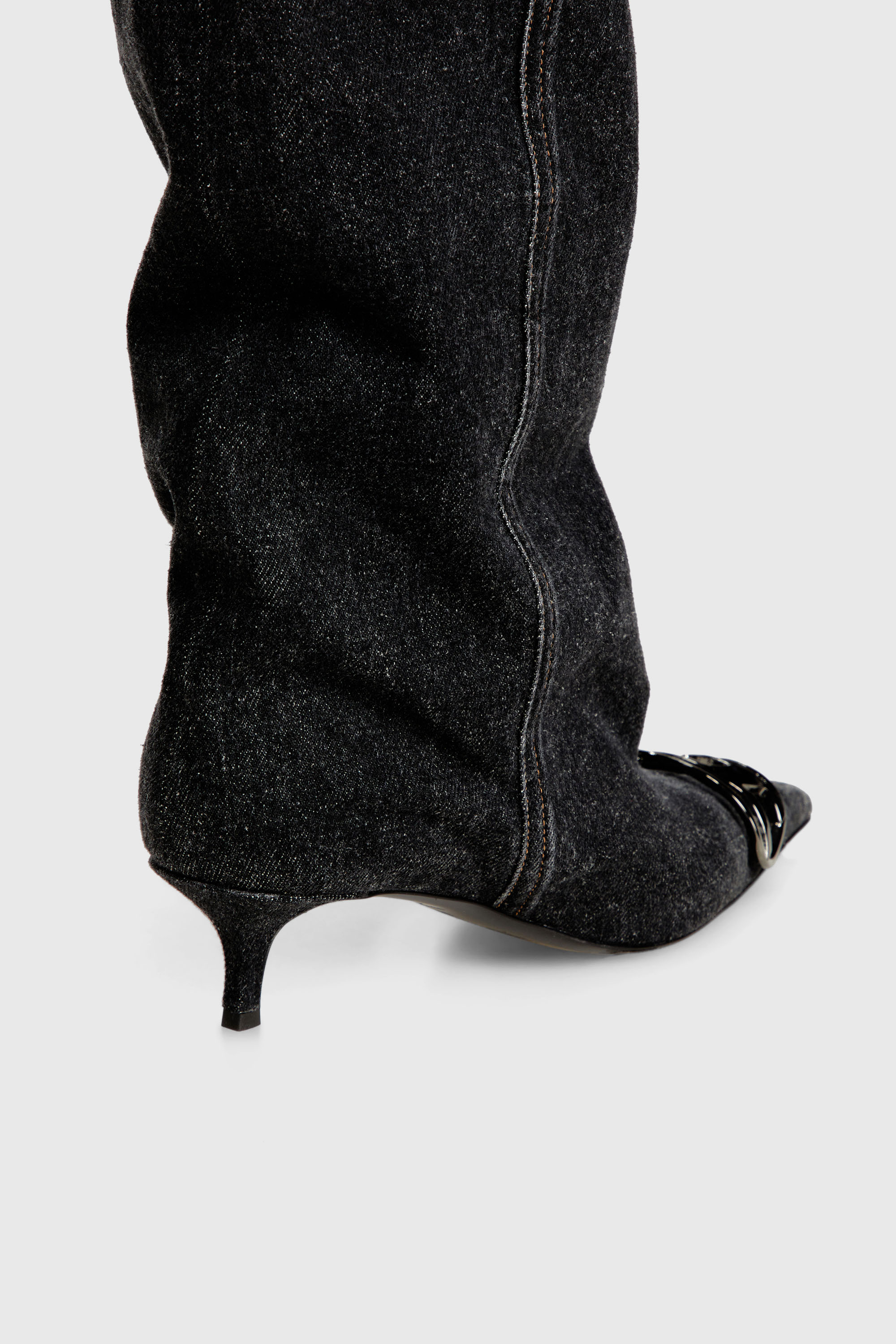 Diesel - D-VENUS KB SLOUCHY, D-Venus-Stivali slouchy al ginocchio in denim blu Donna in Nero - 5