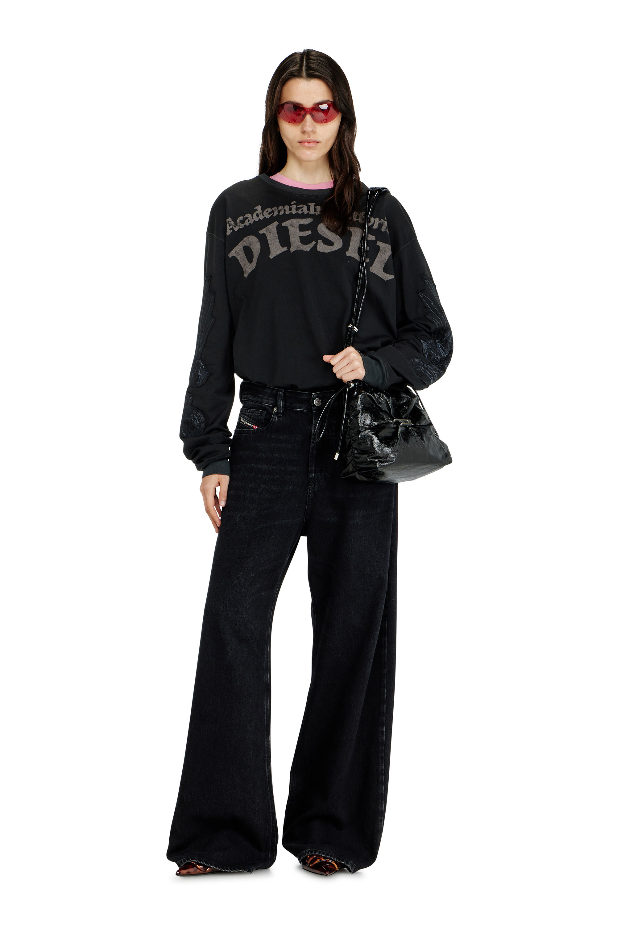 Diesel - SCRUNCH-D BUCKET, Scrunch-D-Borsa bucket arricciata in pelle lucida Donna in Nero - 2