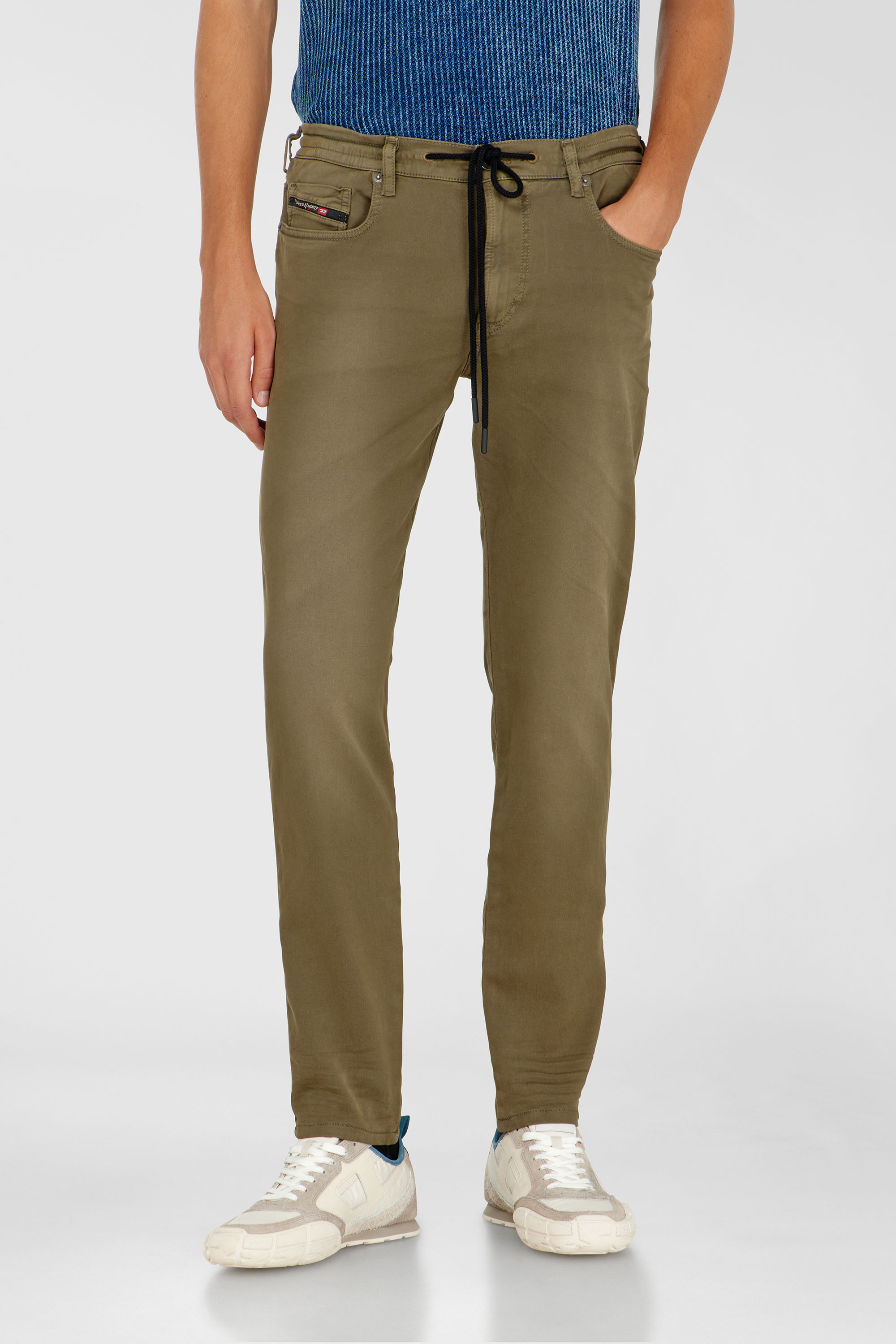 Diesel - Slim 2062 D-Strukt Joggjeans&reg; 0670M Uomo, Verde - Image 2