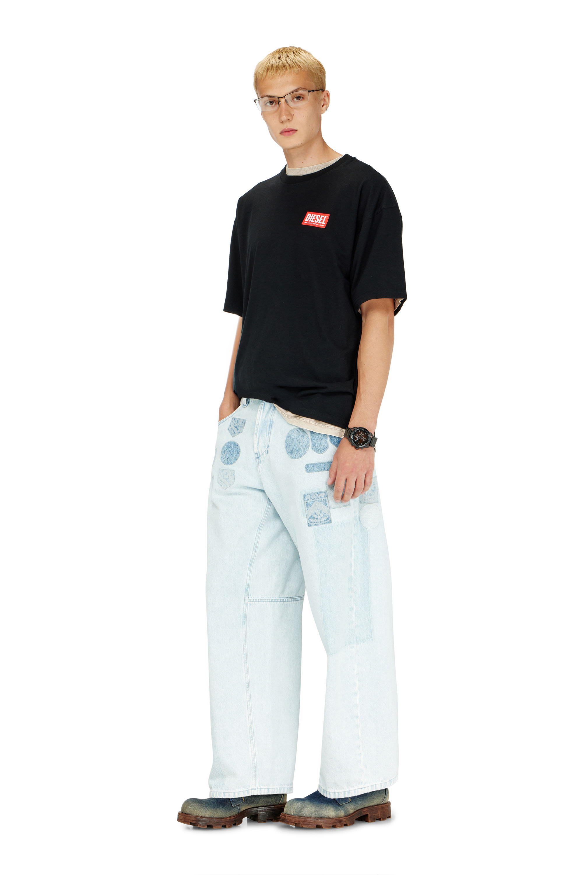 Diesel - T-BOXT-LAB, T-shirt con patch logo jacquard Uomo in Nero - 1