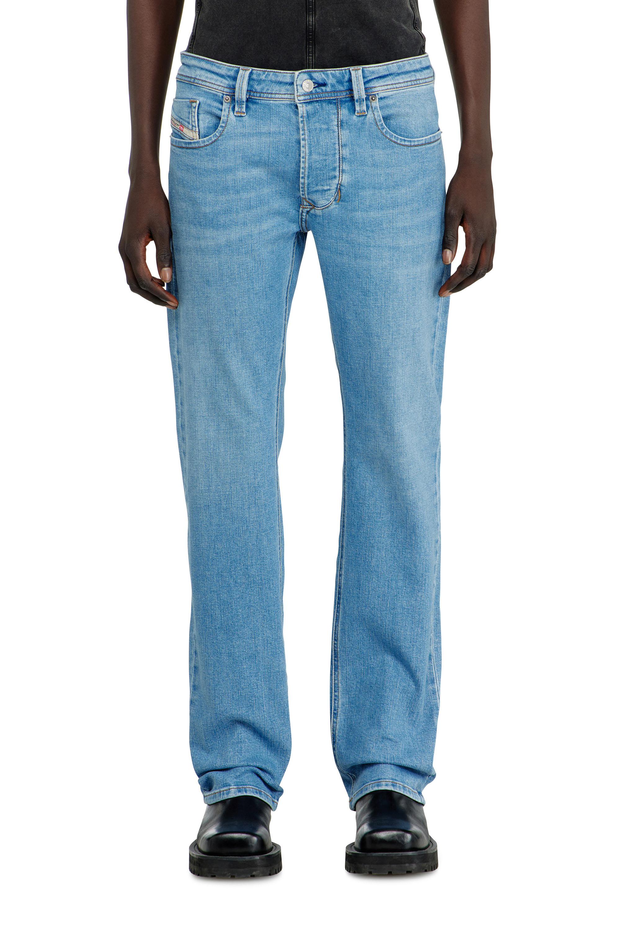 Diesel - Regular Jeans 1985 Larkee 0HDBJ Uomo, Blu Chiaro - Image 4