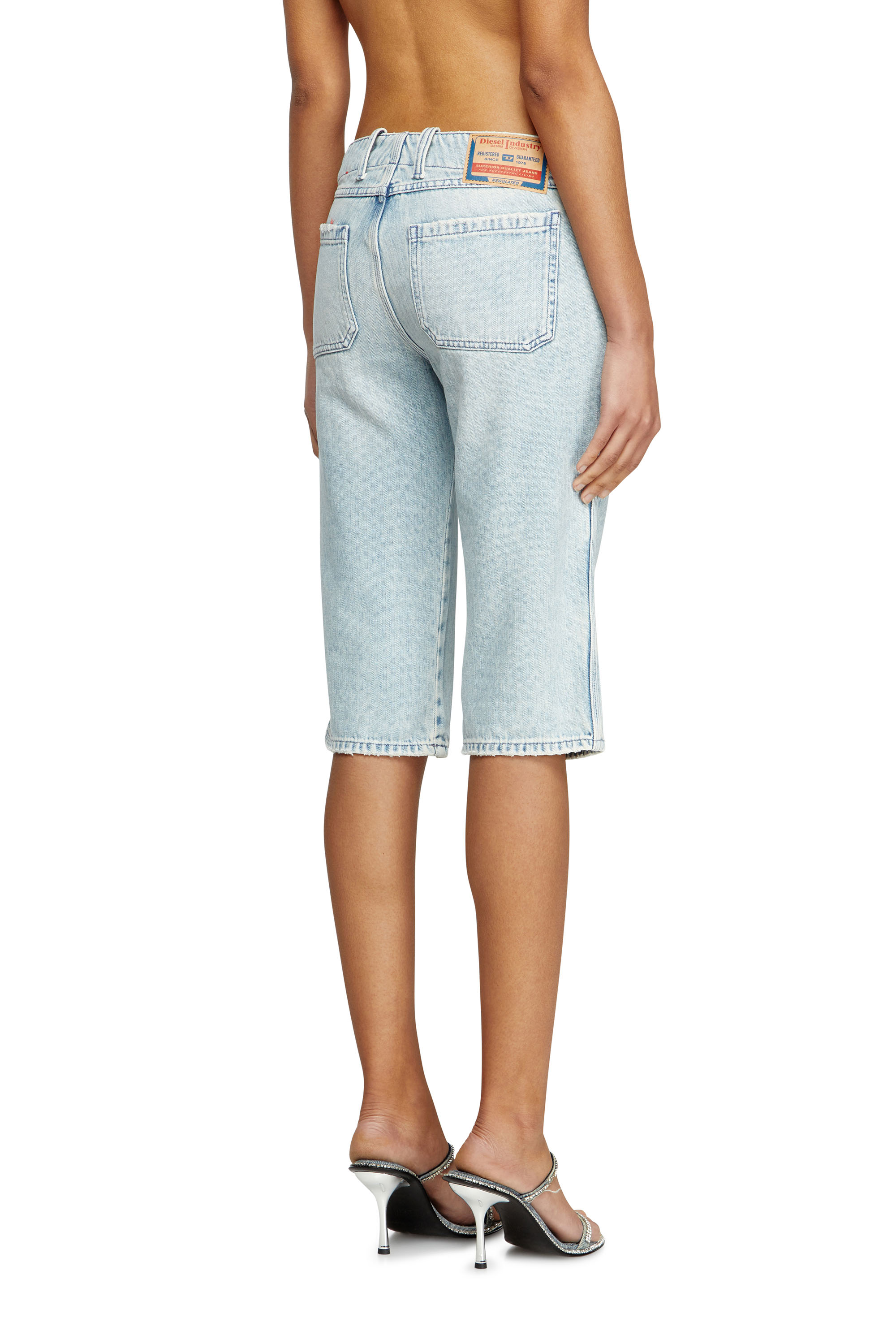 Diesel - DE-KEATE-SHORT, Pantaloni capri in denim herringbone Donna in Blu - 4