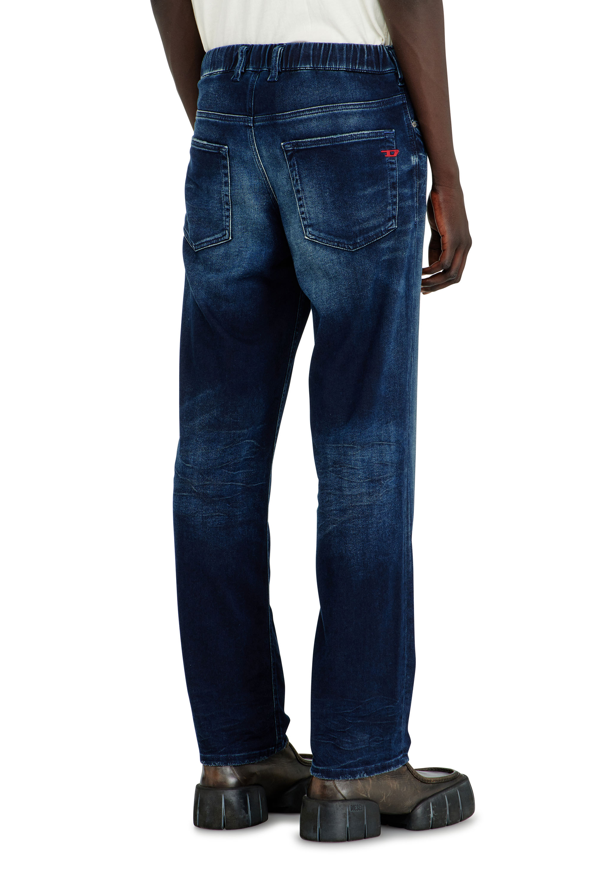Diesel - Regular 2090 D-Veekley Joggjeans&reg; 09P93 Uomo, Blu Scuro - Image 4