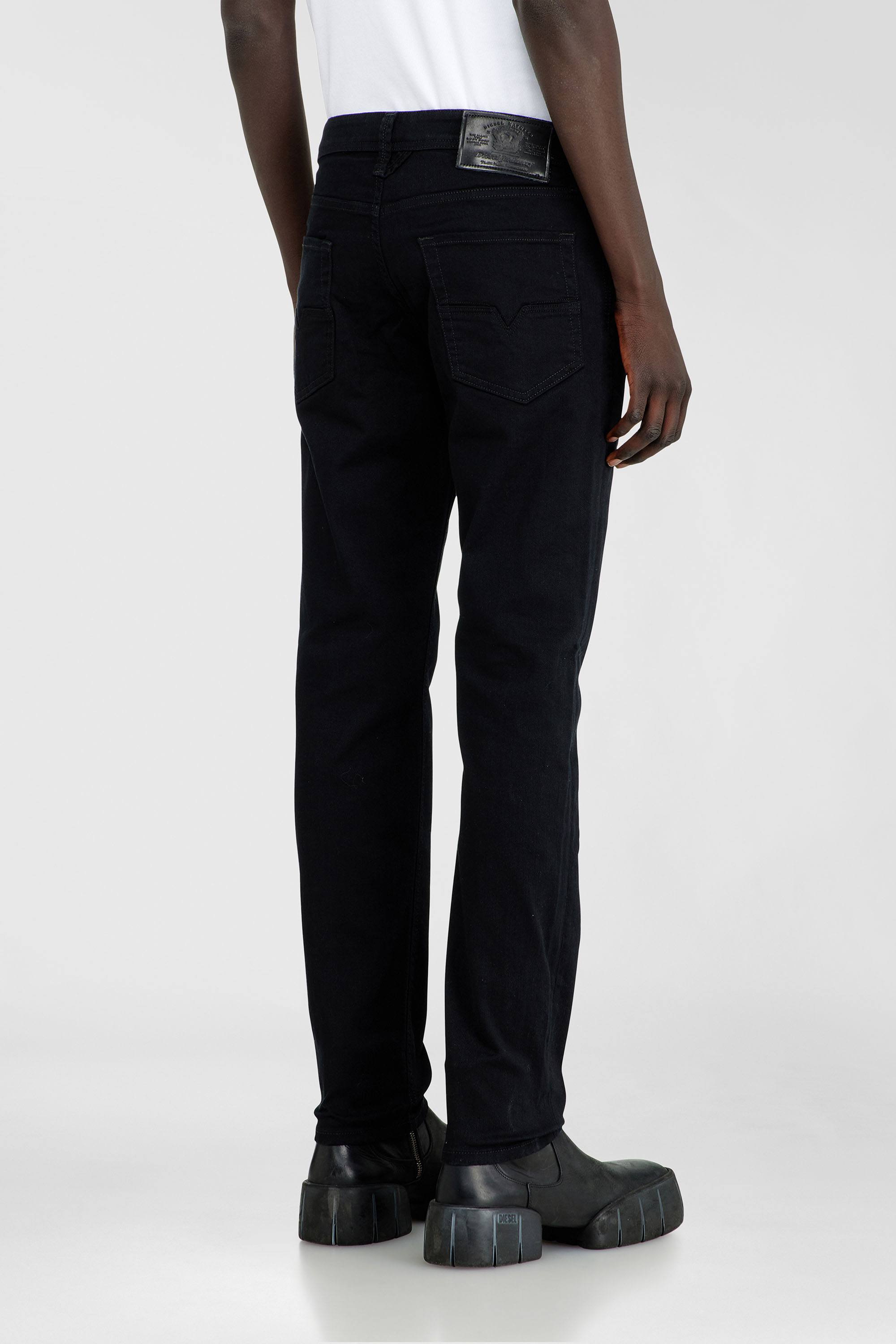 Diesel - Regular Jeans 1986 Larkee-Beex 0688H Uomo, Nero/Grigio scuro - Image 5