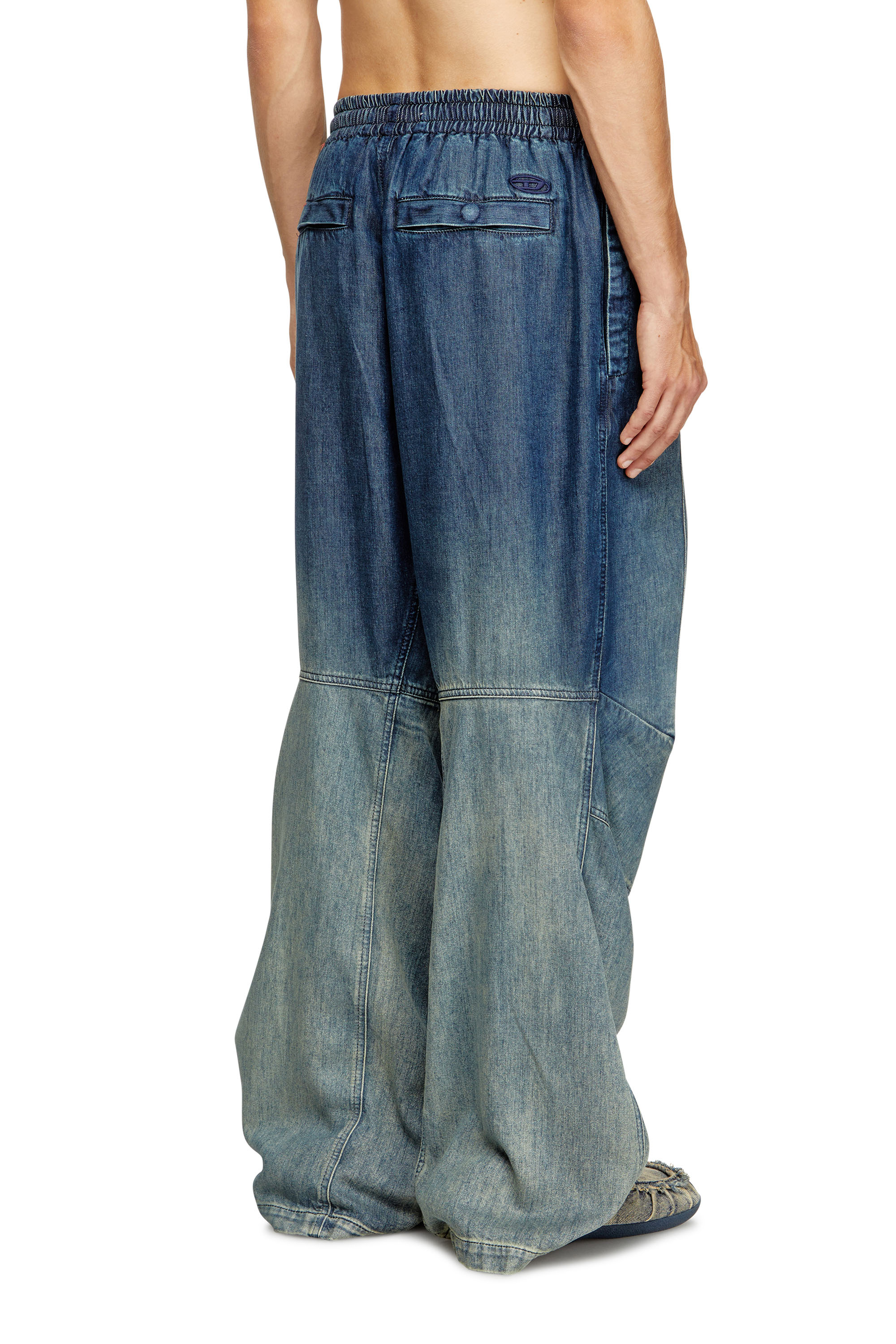 Diesel - Relaxed Jeans D-Pari 068TC Uomo, Blu Scuro - Image 4