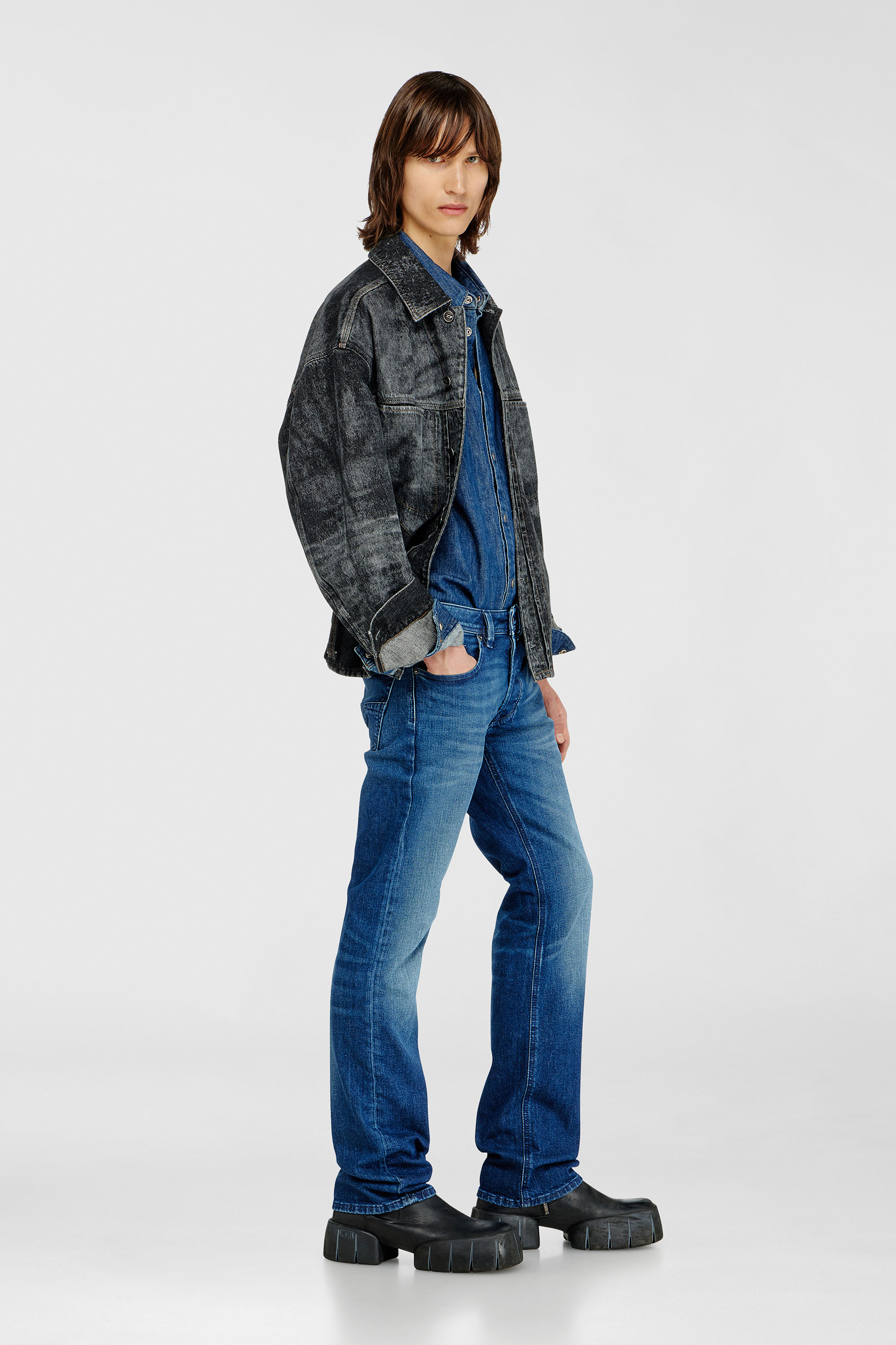 Diesel - Regular Jeans 1985 Larkee 09L51 Uomo, Blu Scuro - Image 2
