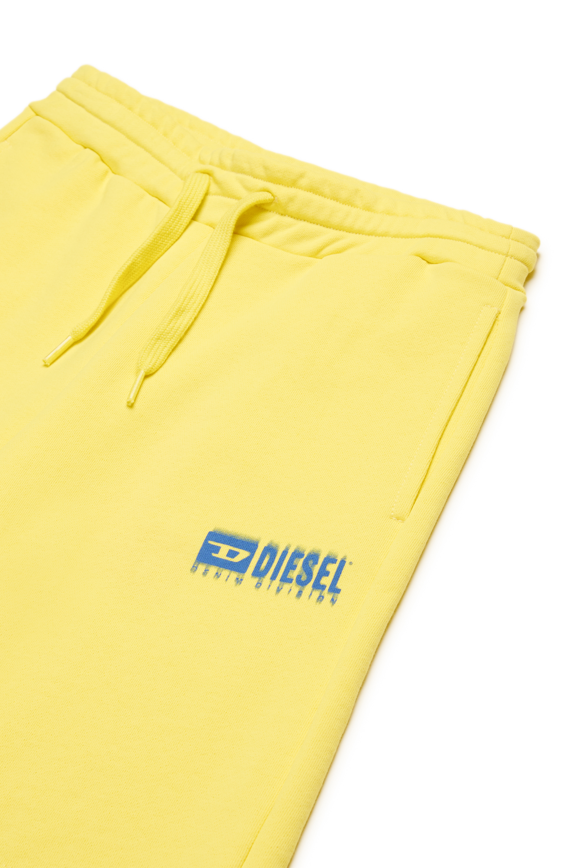 Diesel - PBASESHORT, Shorts sportivi con logo dégradé Uomo in Giallo - 3