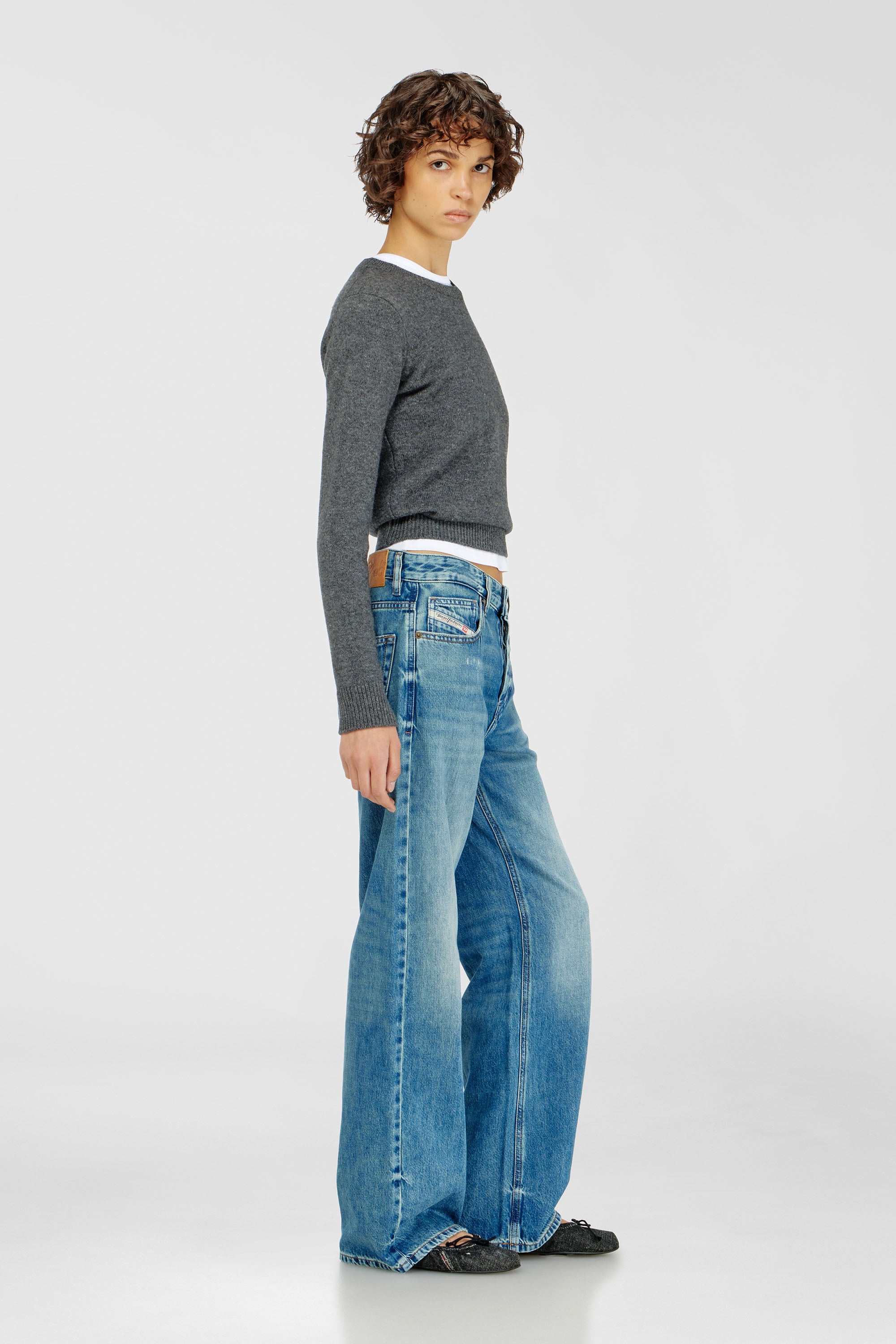 Diesel - Relaxed Jeans 1990 D-Waigee 0TJDI Donna, Blu medio - Image 2