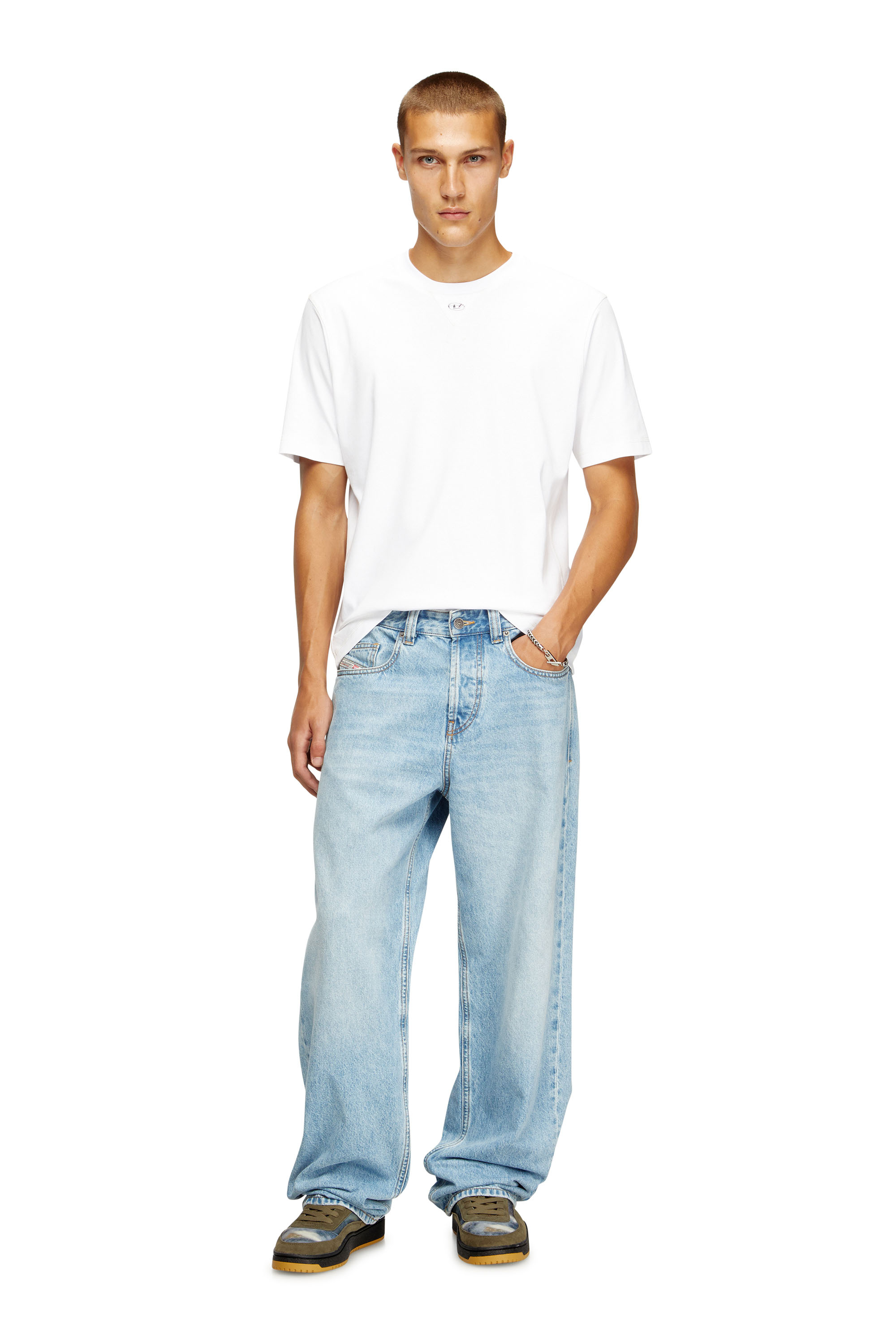 Diesel - T-MADJUST-TR, Maglietta regular con girocollo e Oval D Uomo in Bianco - 2