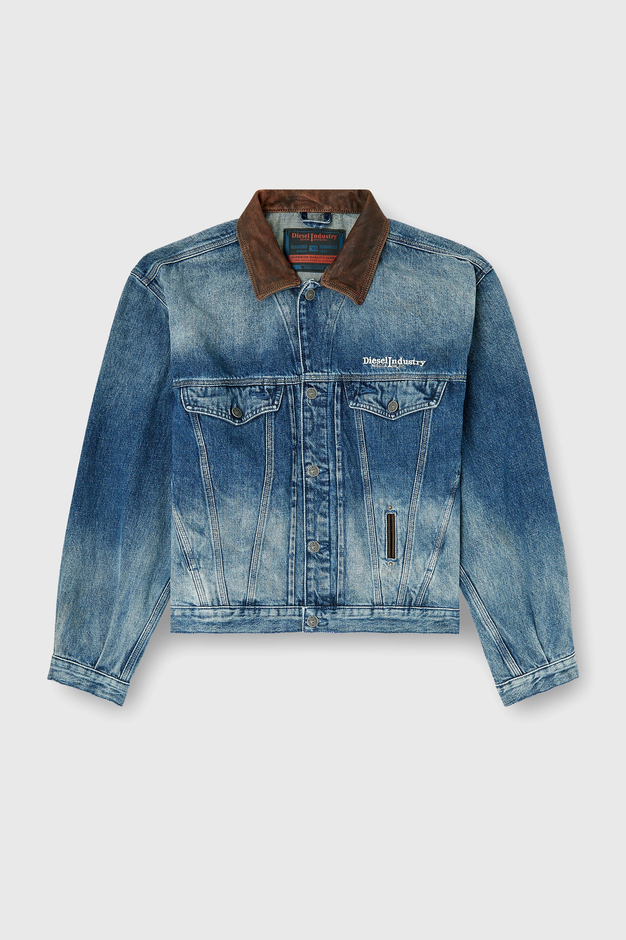 Diesel - D-DENVER-S1, Giacca trucker in denim con bordi in pelle a contrasto Unisex in Blu - 2