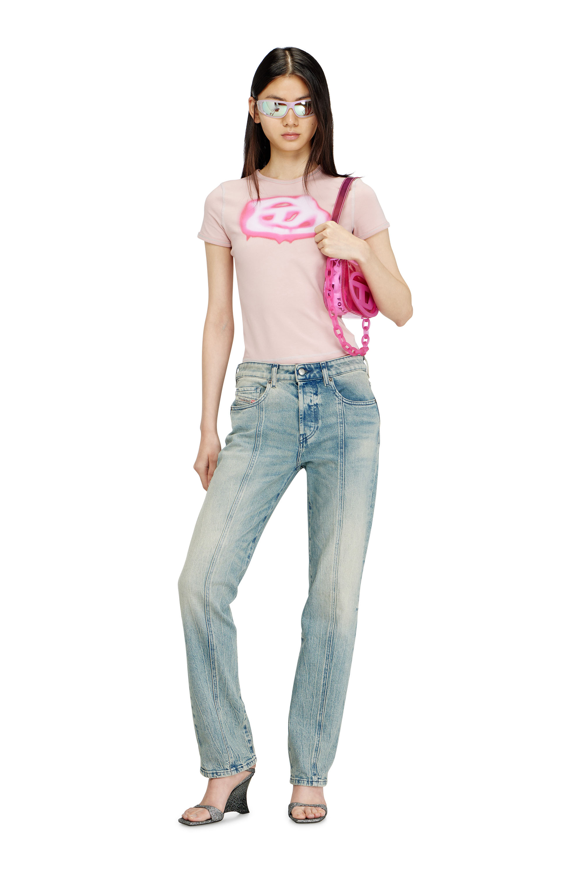 Diesel - T-UNCUTIES-LONG-S3, T-shirt slim con logo effetto graffiti Donna in Rosa - 2