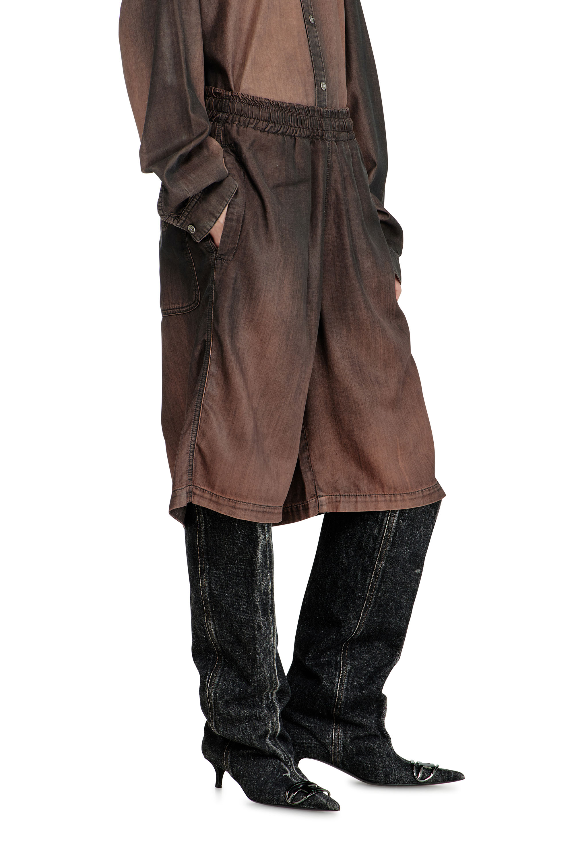 Diesel - D-RODER-SHORT-S, Bermuda relaxed in denim fluido spalmato Unisex in ToBeDefined - 1