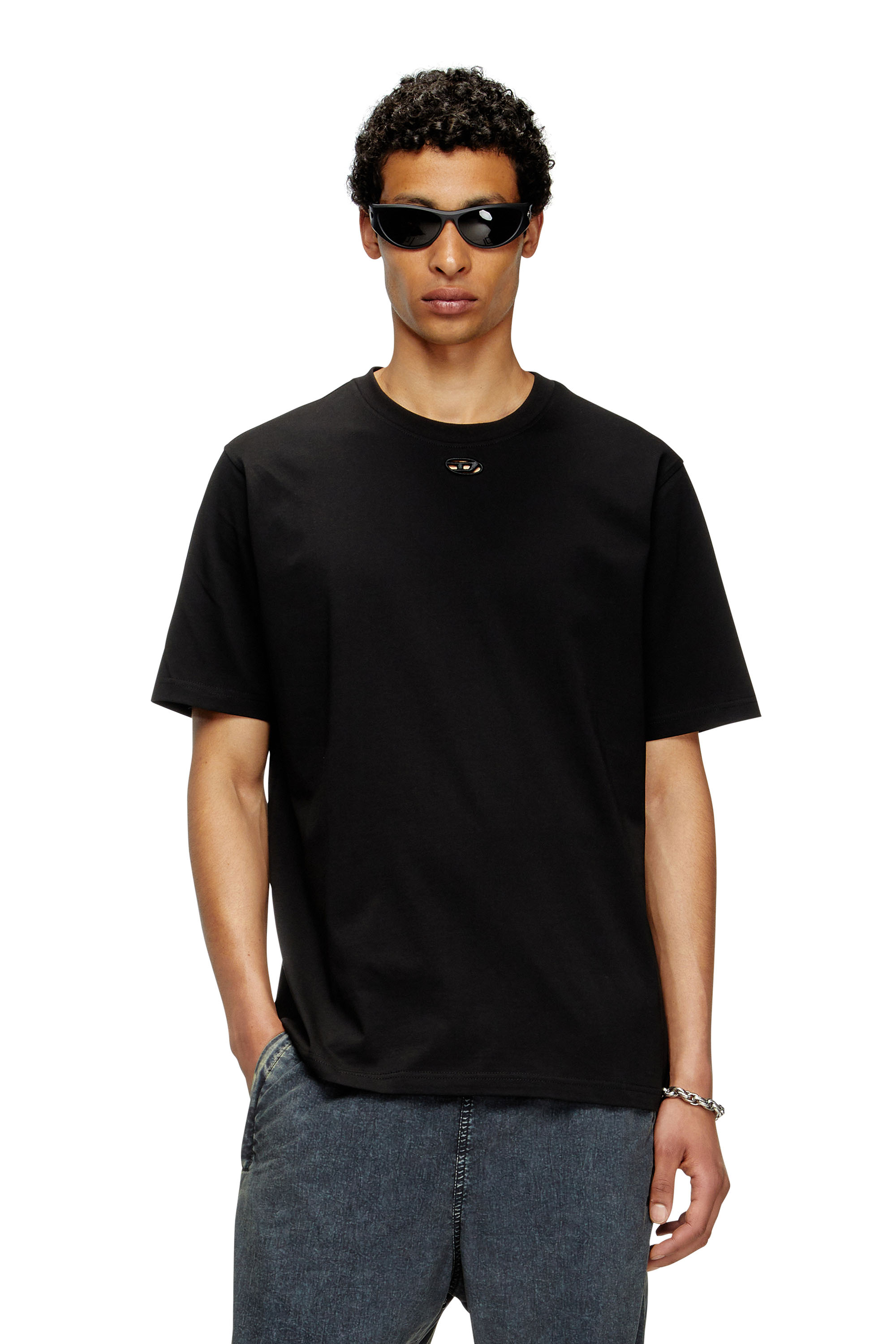 Diesel - T-ADJUST-MAREY, T-shirt con logo Oval D cut-out Uomo in Nero - 1